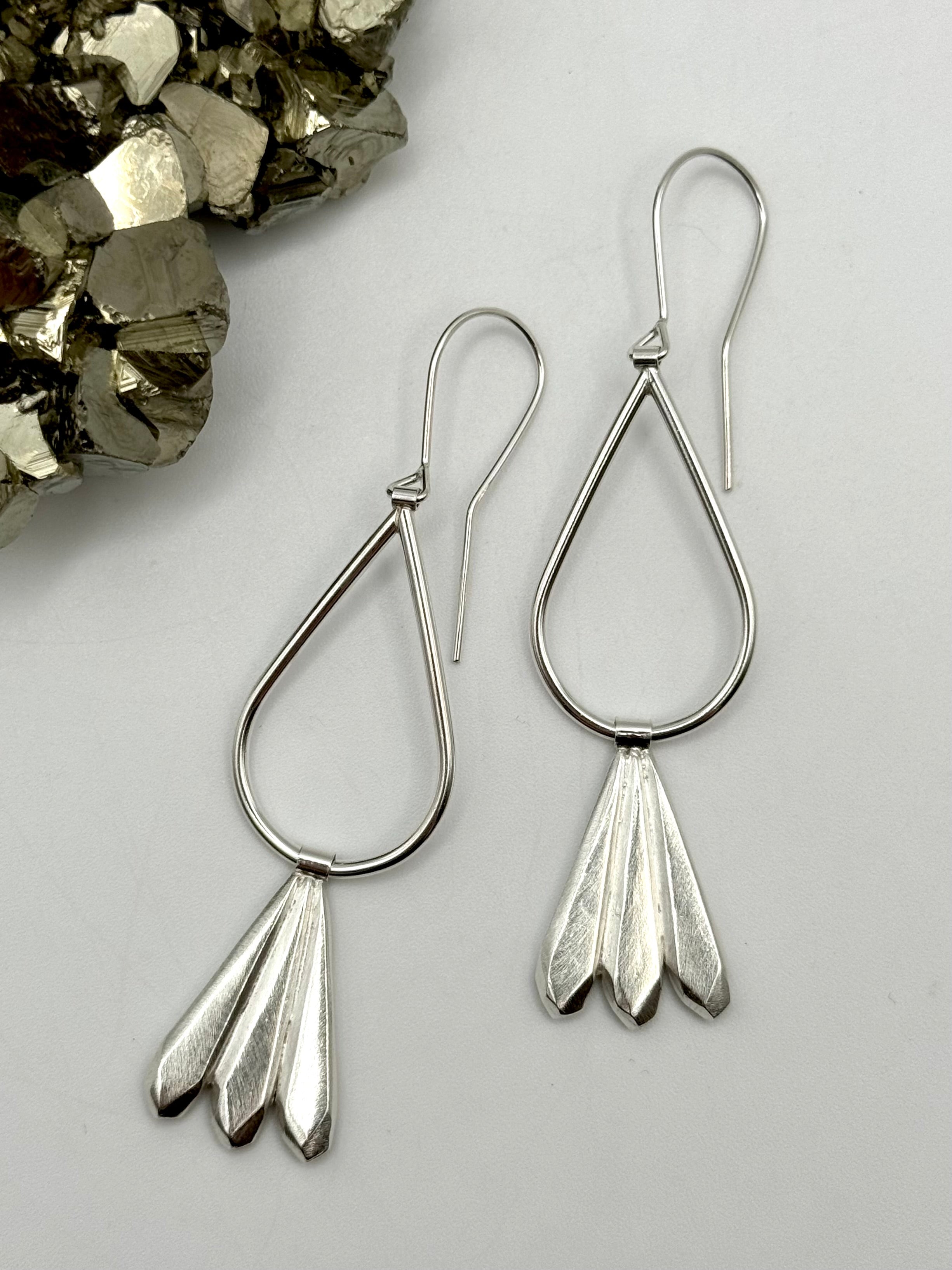 •DAGGER FAN• silver dangle earrings