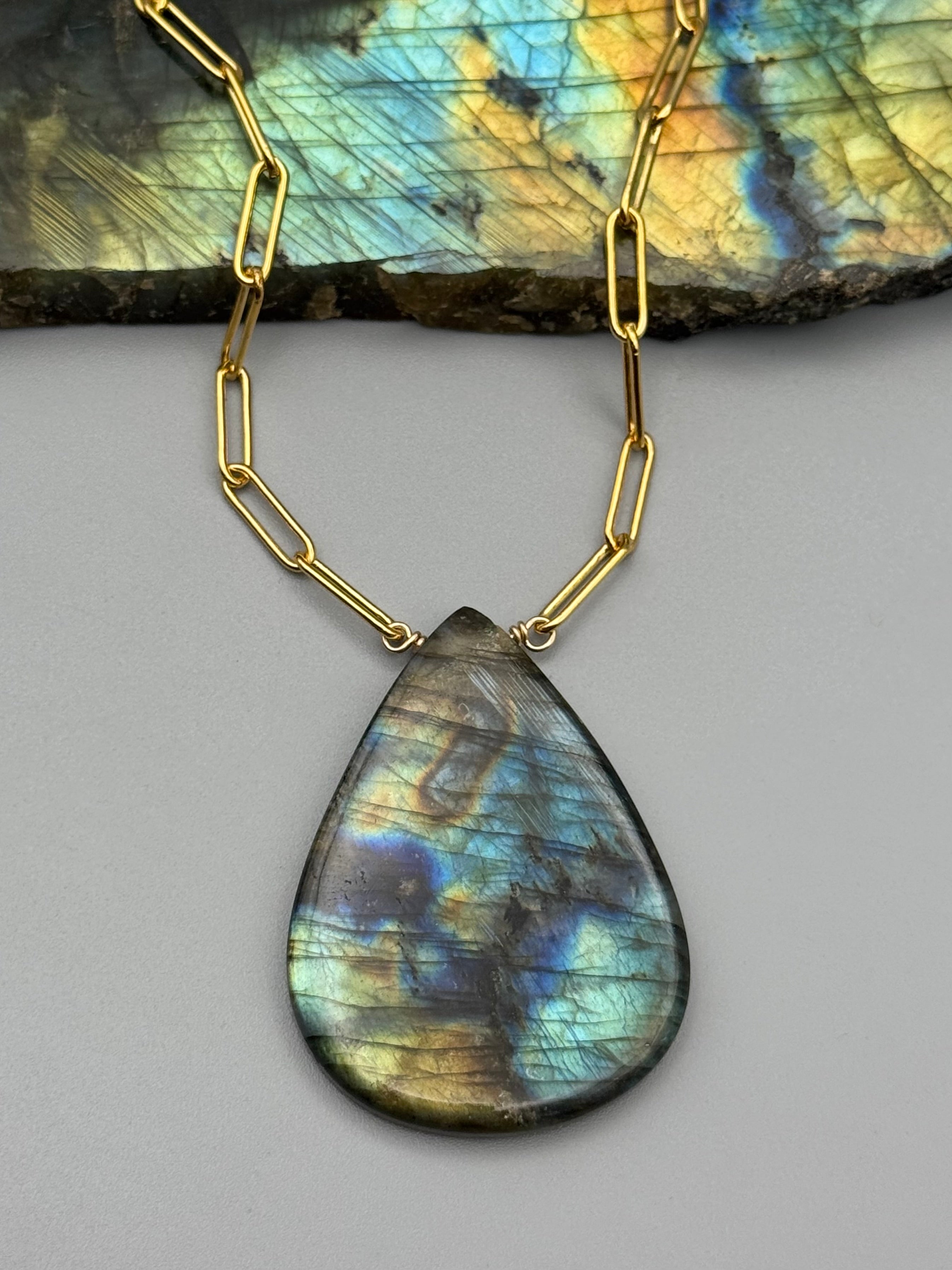 •AEON• labradorite + gold necklace (18"-20" long)