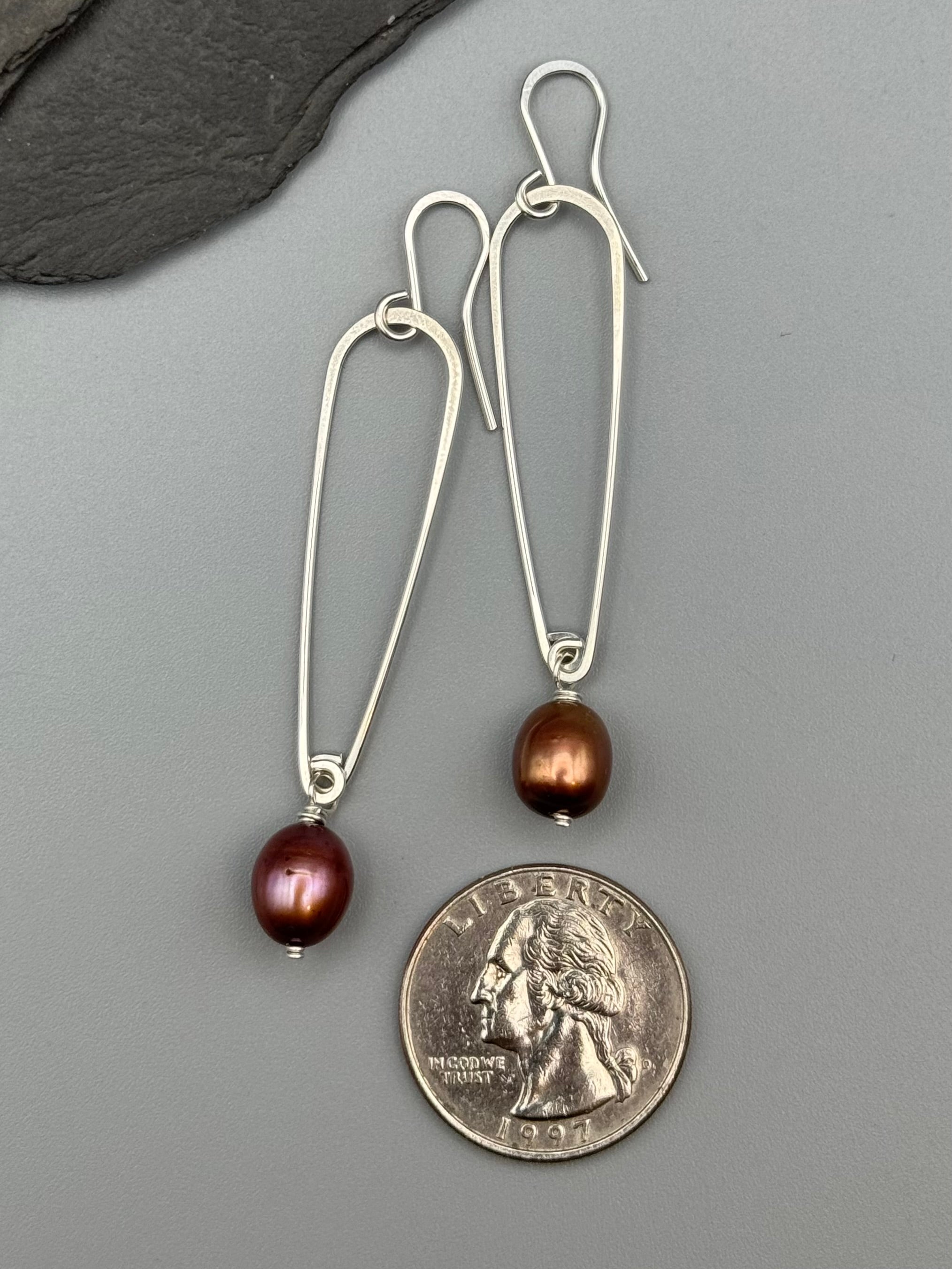 •SPEAR TEAR• champagne pearl + silver dangle earrings