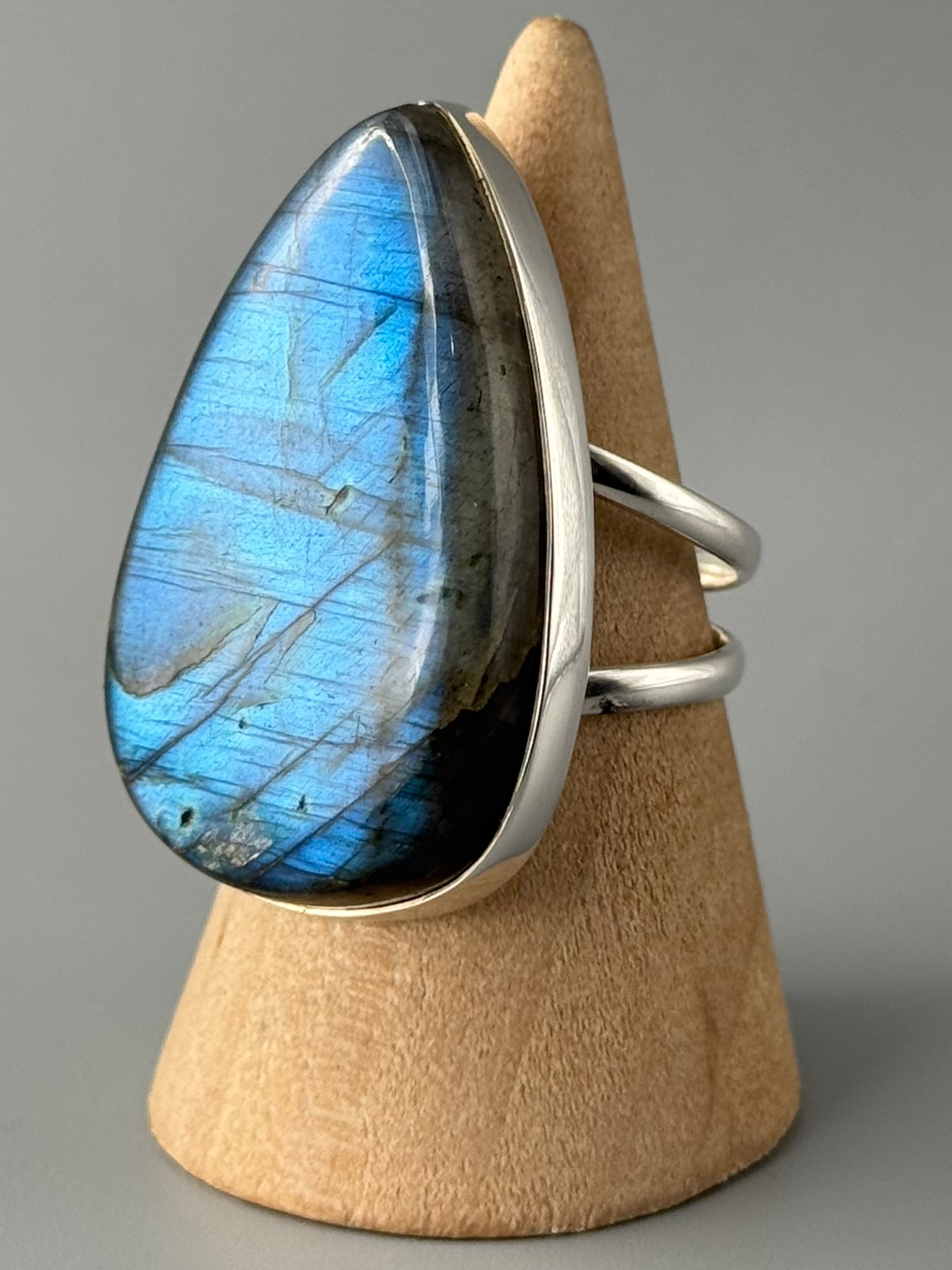 •LABRADORITE - TEAR• split band silver ring (size 9)