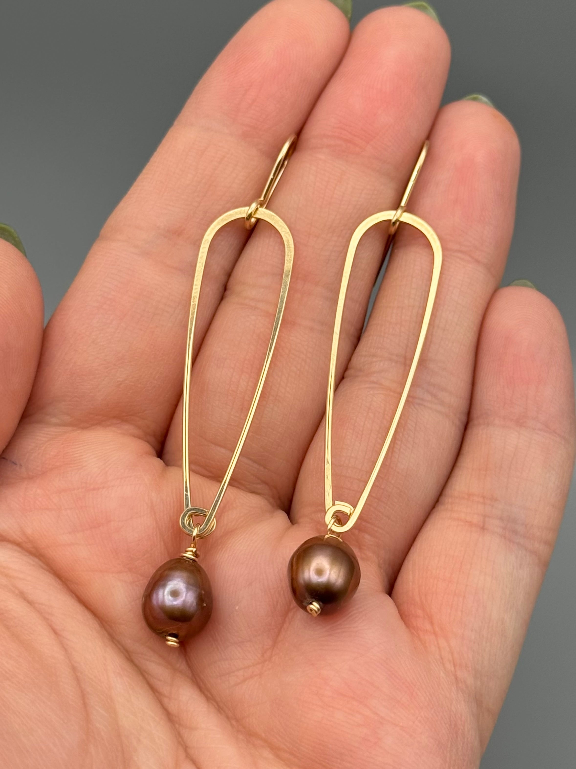 •SPEAR TEAR• champagne pearl + gold dangle earrings