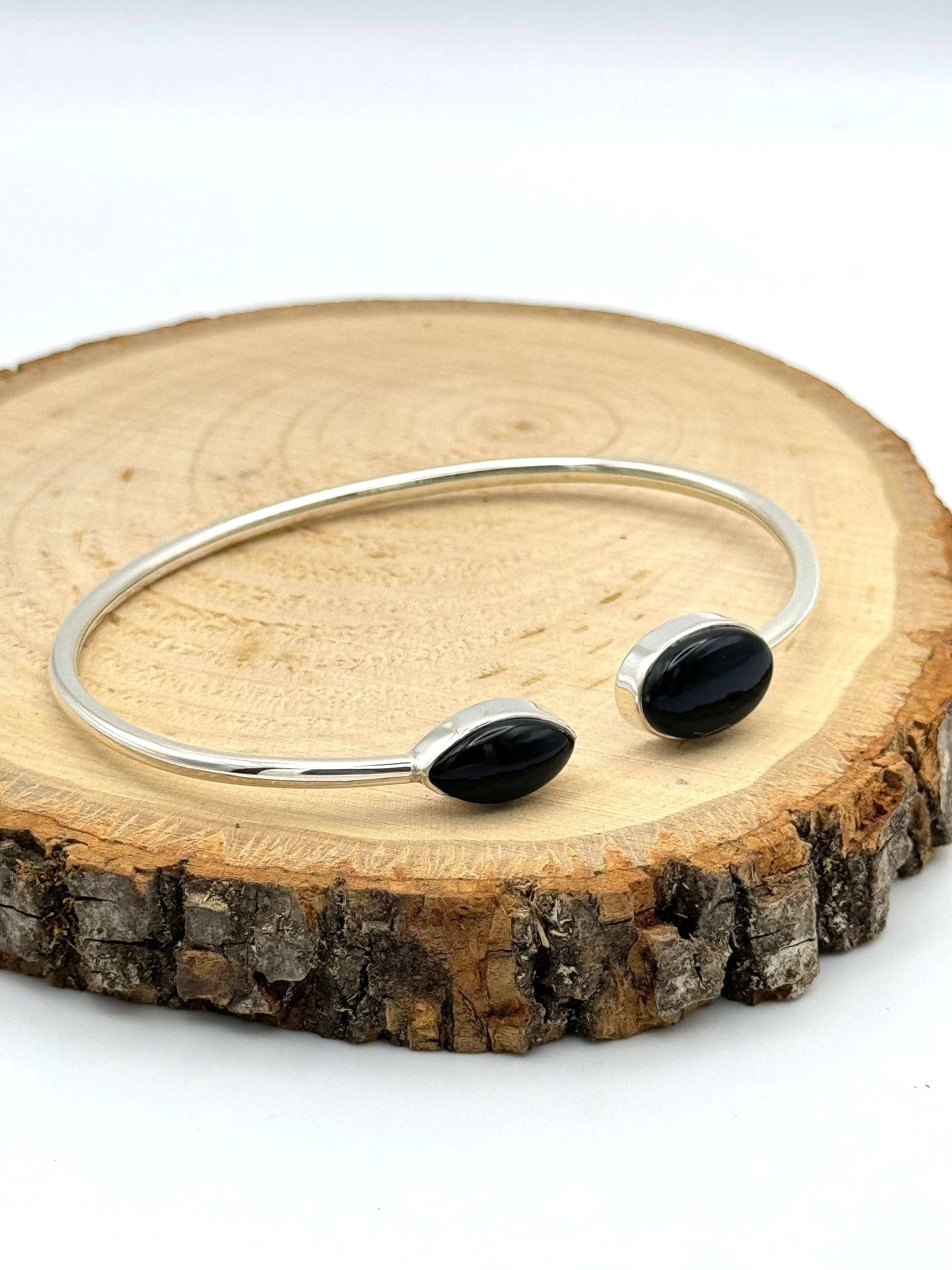 •EYE + OVAL• onyx + silver twist-on cuff bracelet