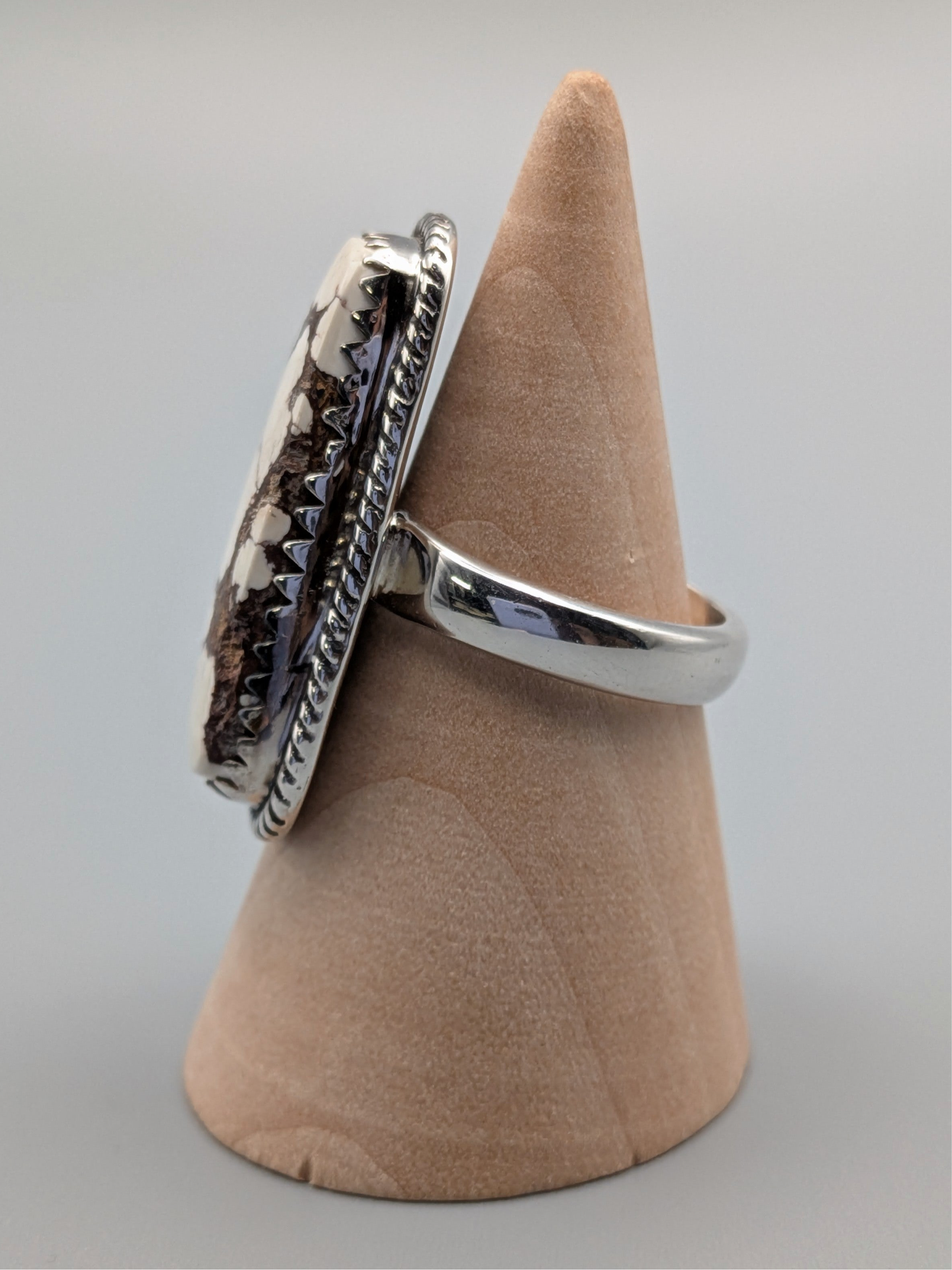 •HOWLITE - PORTAL• serrated bezel silver ring (size 7.75)