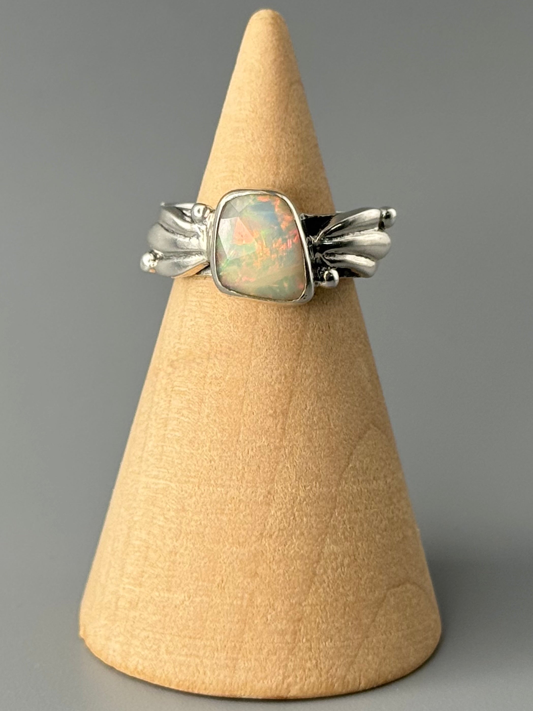 •FACETED ETHIOPIAN OPAL - ANTHER• decorative band silver ring (size 6)