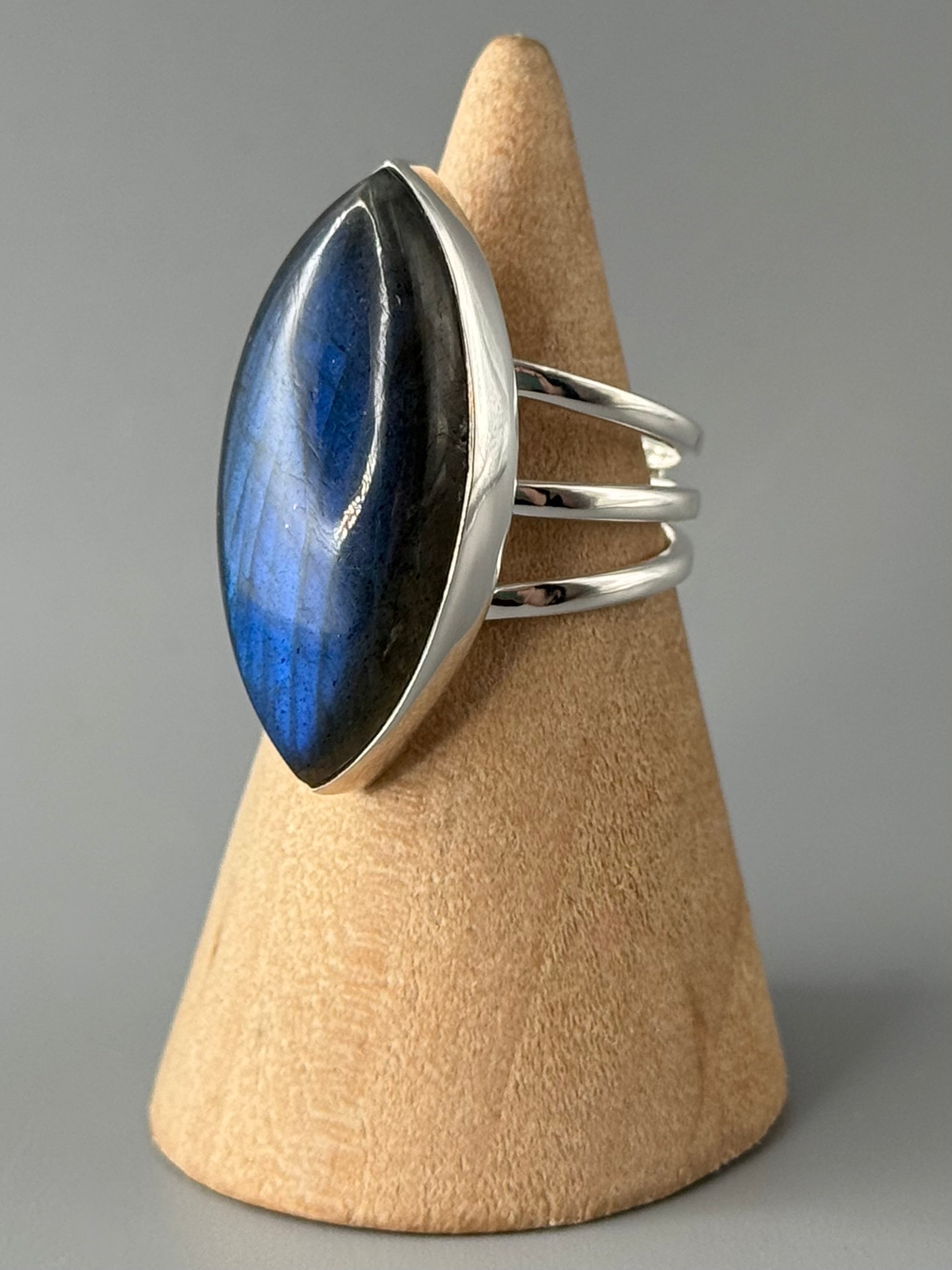 •LABRADORITE - MARQUISE• split band silver ring (size 6)