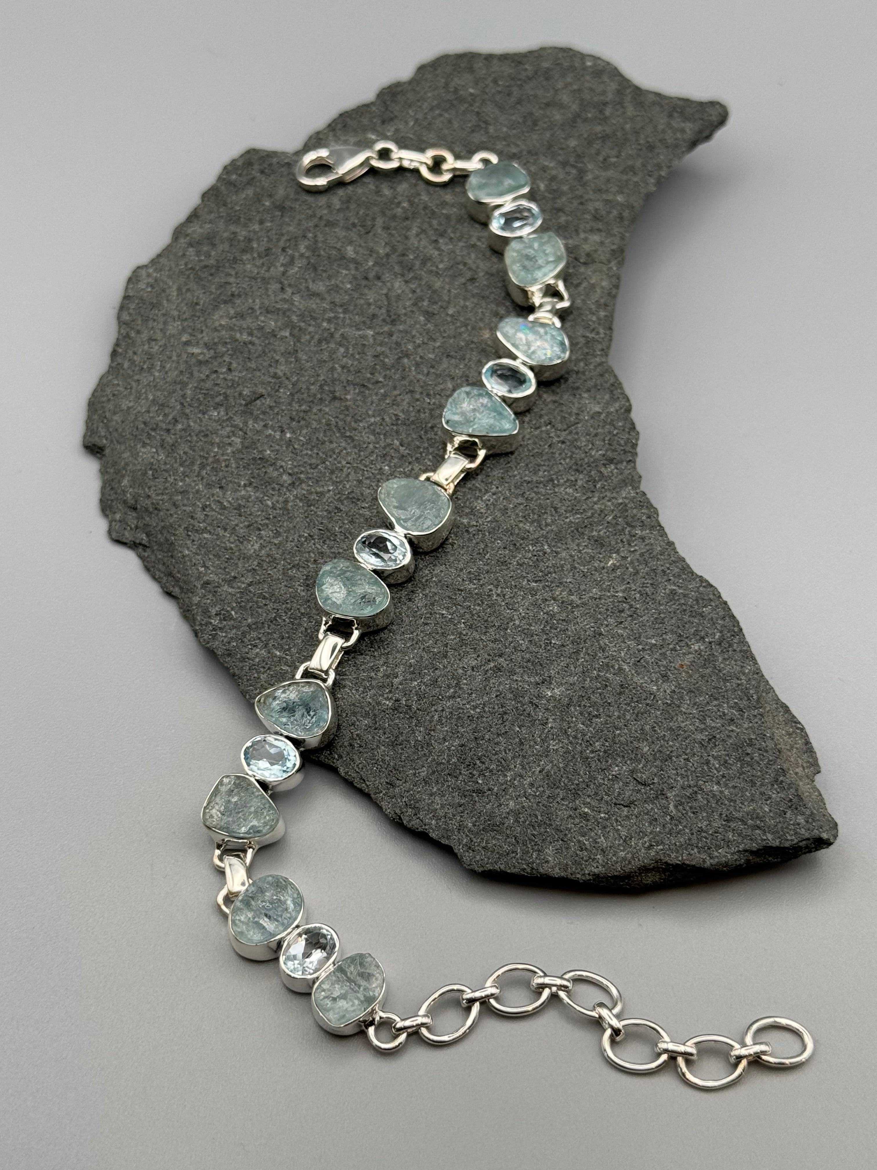 •AQUAMARINE + BLUE TOPAZ - CLUSTER• linked silver bracelet (7.25" - 9")