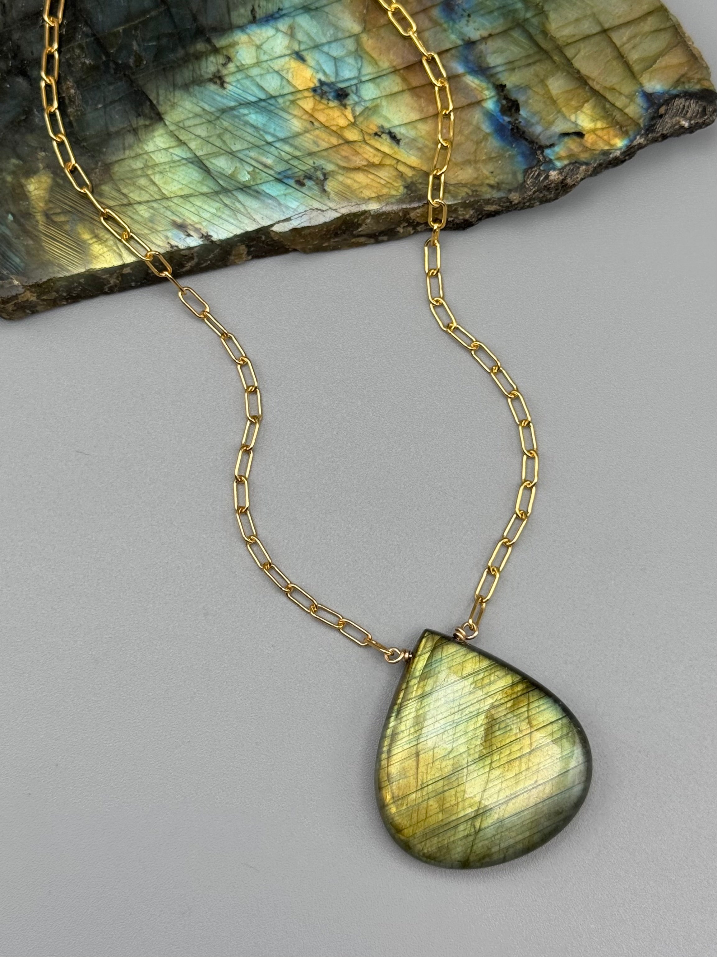 •AEON• labradorite + gold necklace (16"-18" long)