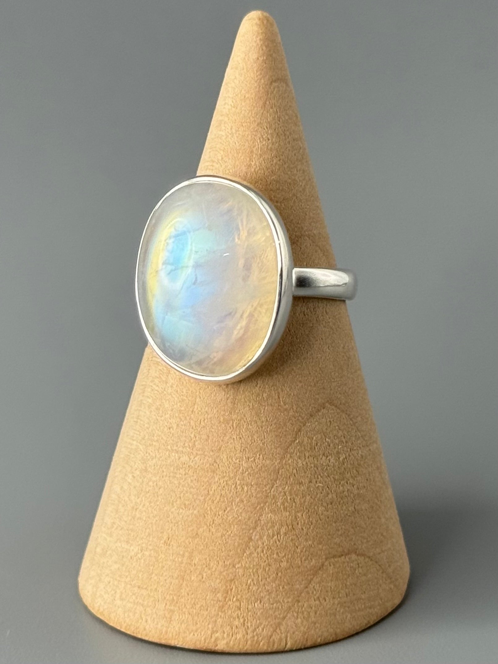 •RAINBOW MOONSTONE - OVAL• simple bezel silver ring (size 6)