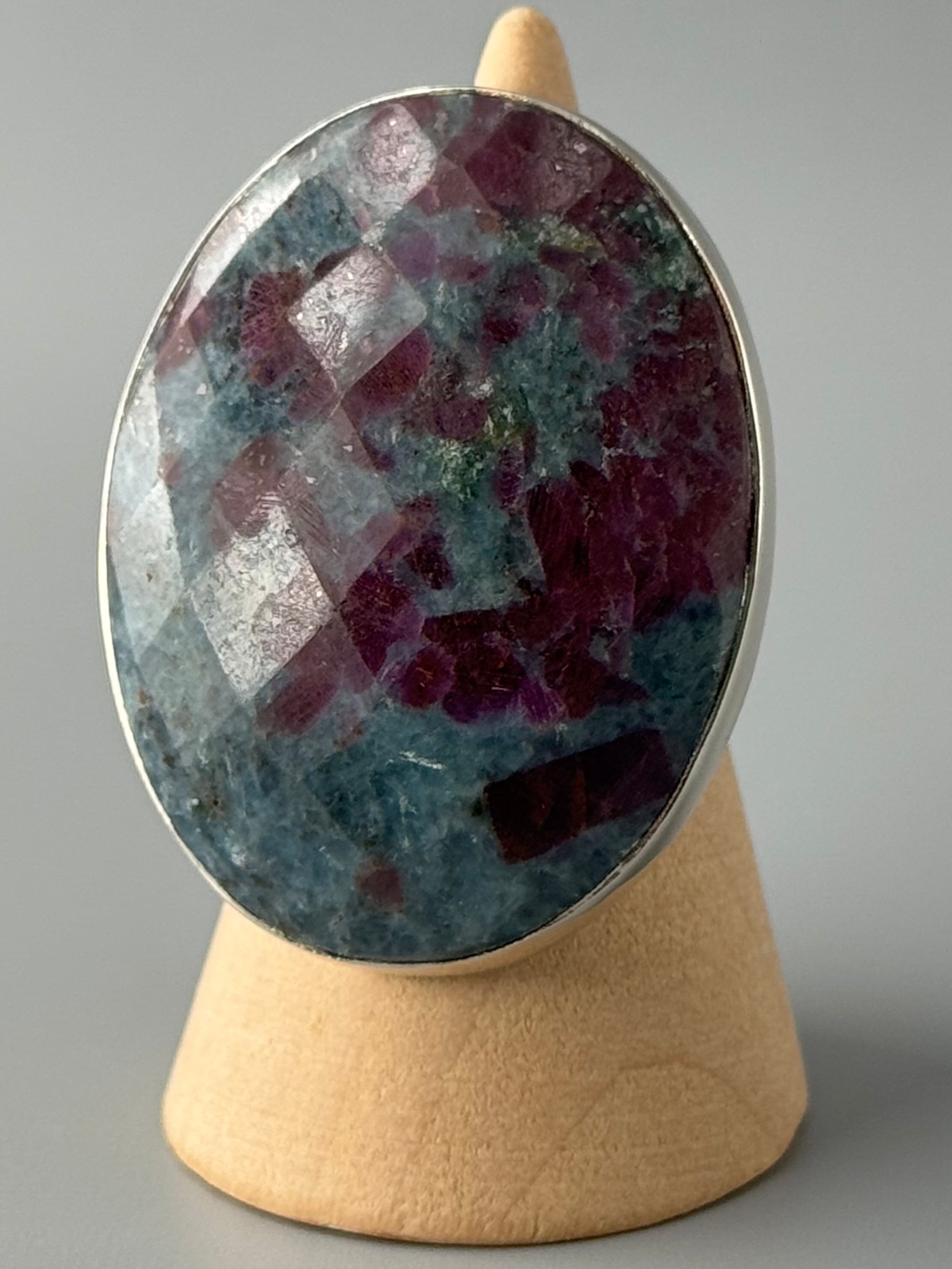 •FACETED RUBY KYANITE - OVAL• split band silver ring (size 8.5)