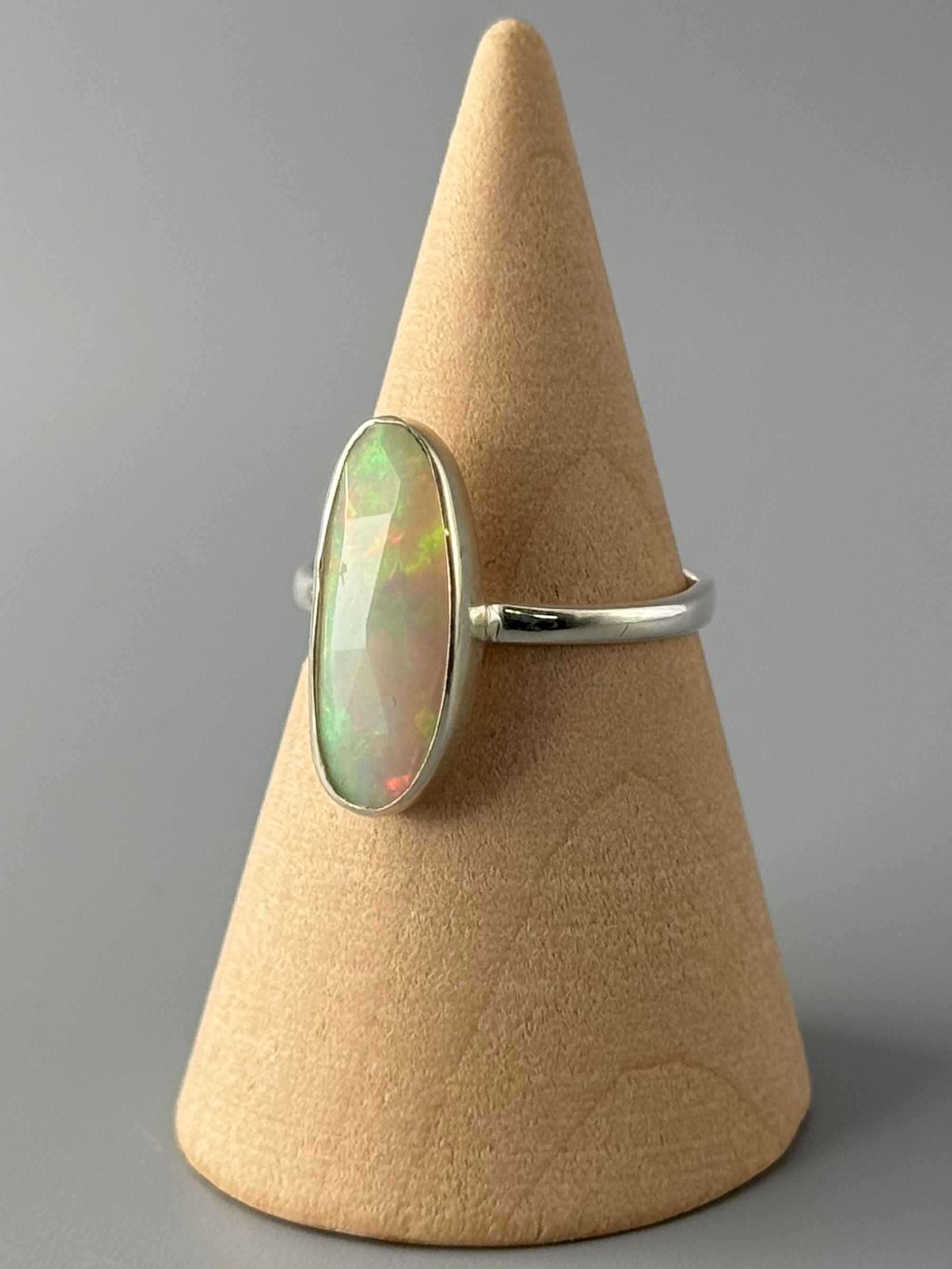 •FACETED ETHIOPIAN OPAL - STACKABLE OVAL - 1• silver ring (size 7)