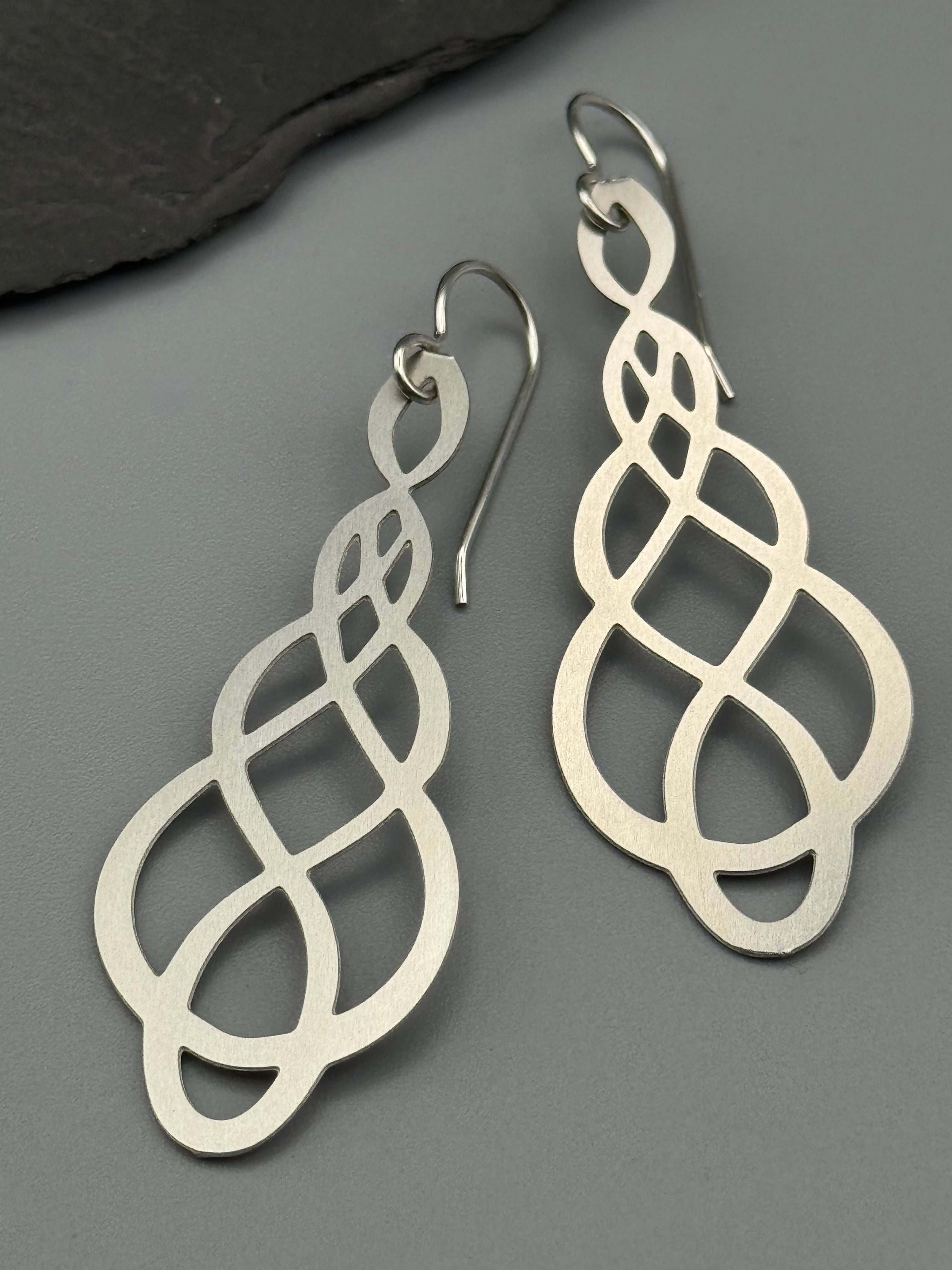 •LOVE KNOT• silver dangle earrings