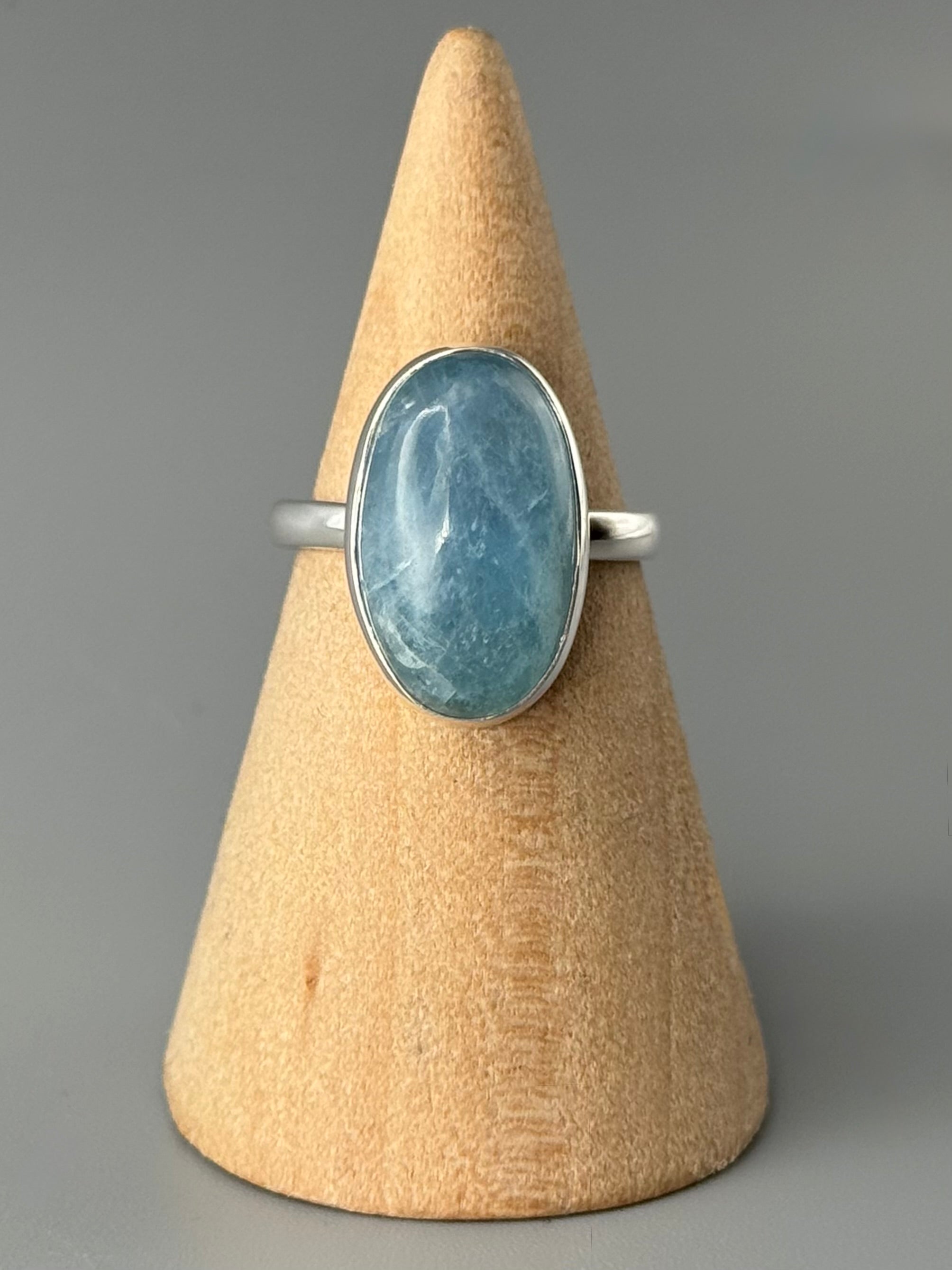 •AQUAMARINE - OVAL• sterling silver ring (size 6)