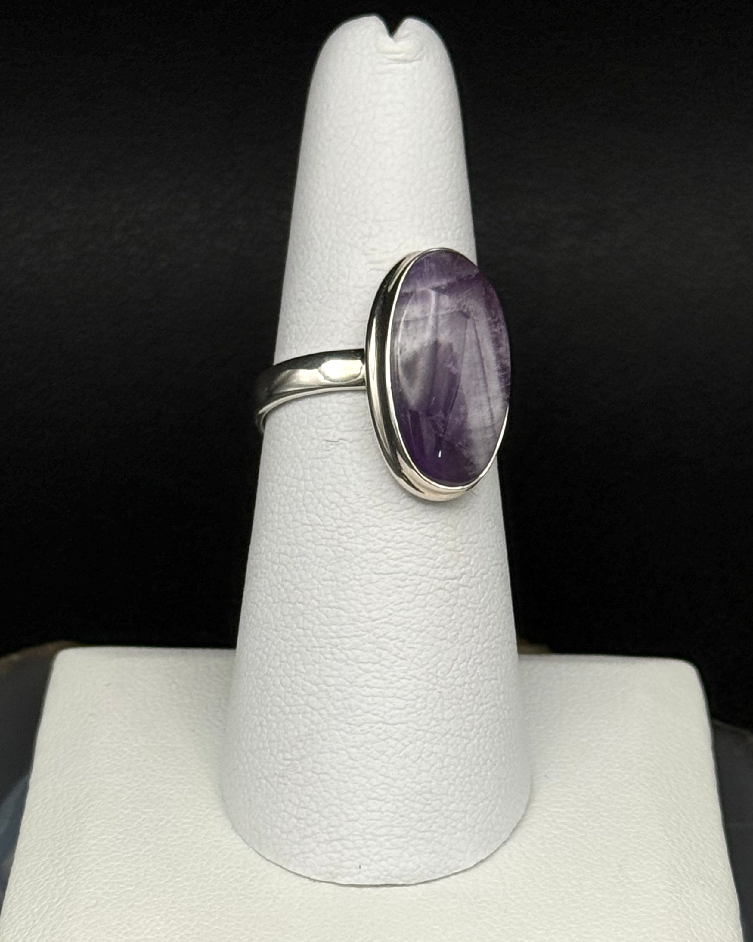 •CHEVRON AMETHYST - LARGE OVAL• silver ring (size 7)