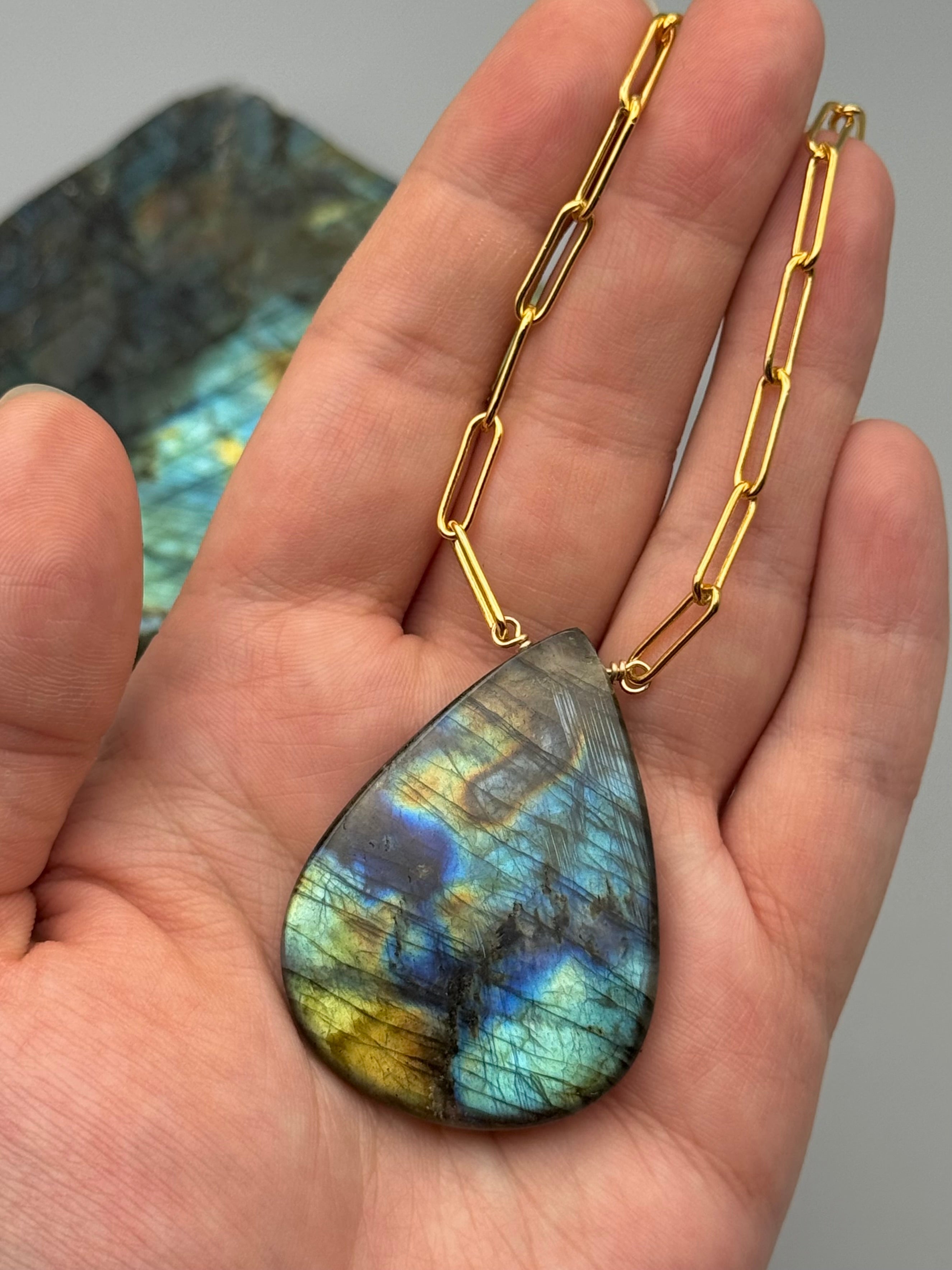 •AEON• labradorite + gold necklace (18"-20" long)