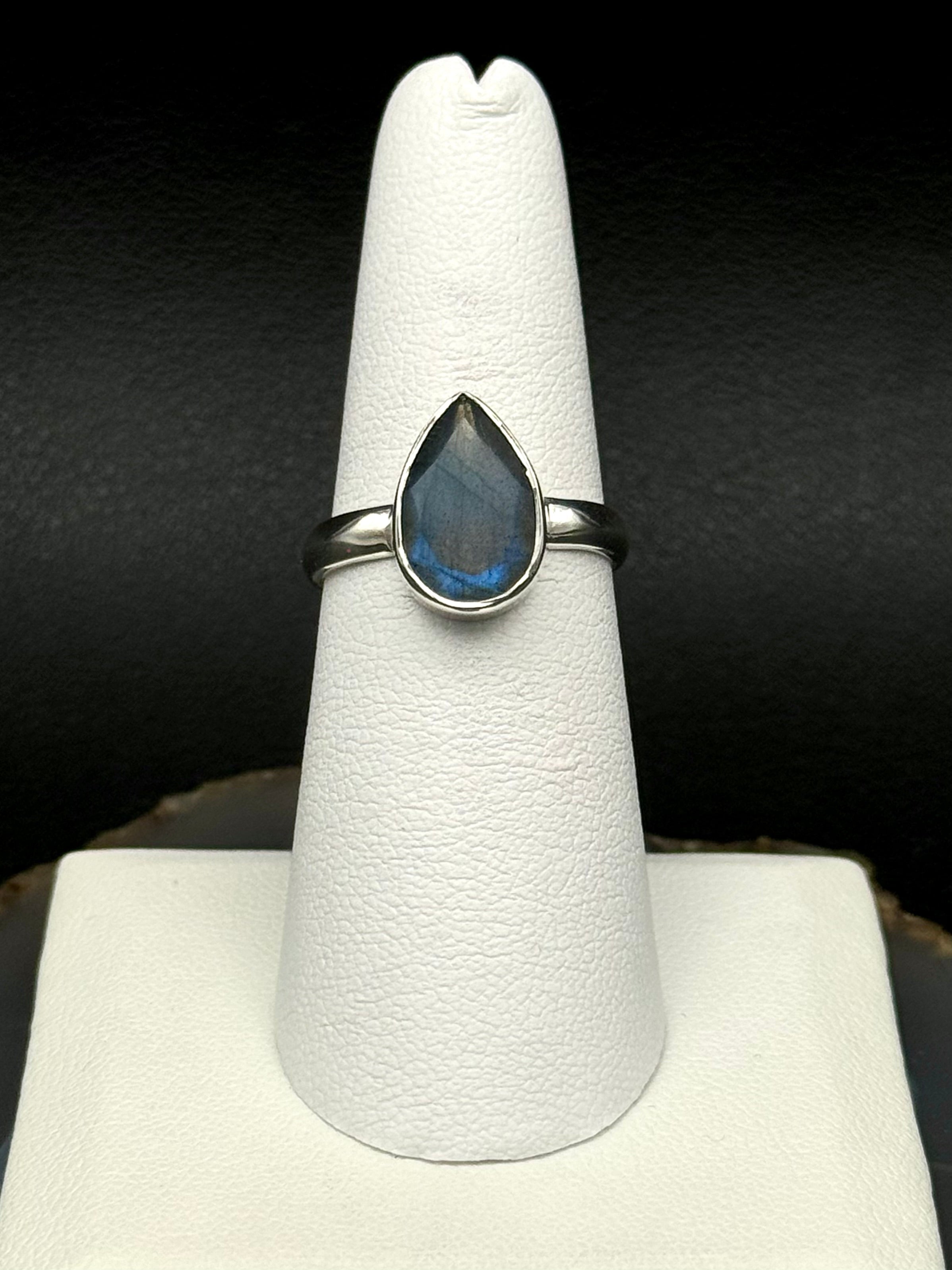 •FACETED LABRADORITE - MEDIUM TEARDROP• silver ring (size 7)