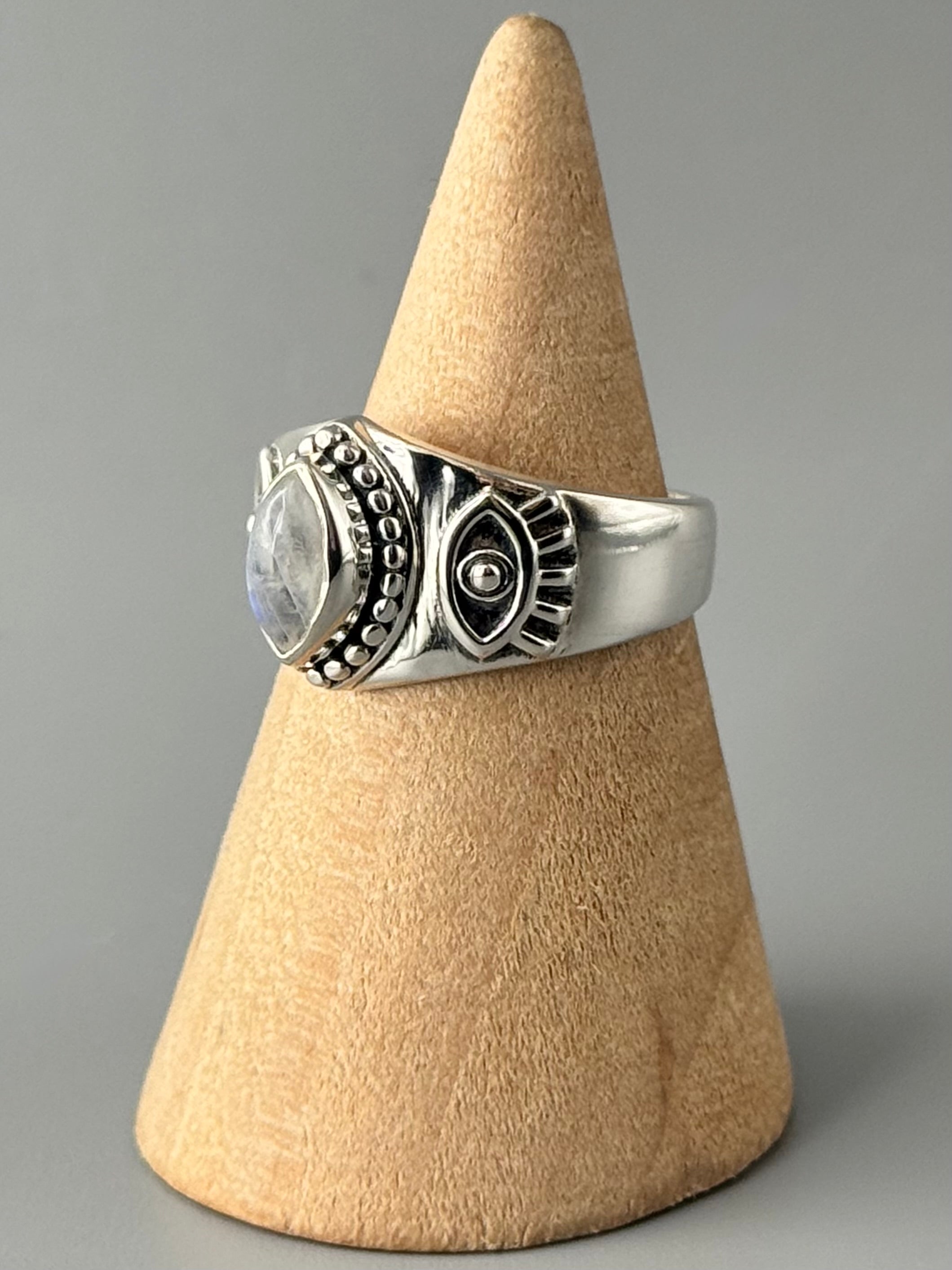 •RAINBOW MOONSTONE - GAZE• sterling silver ring (various sizes)