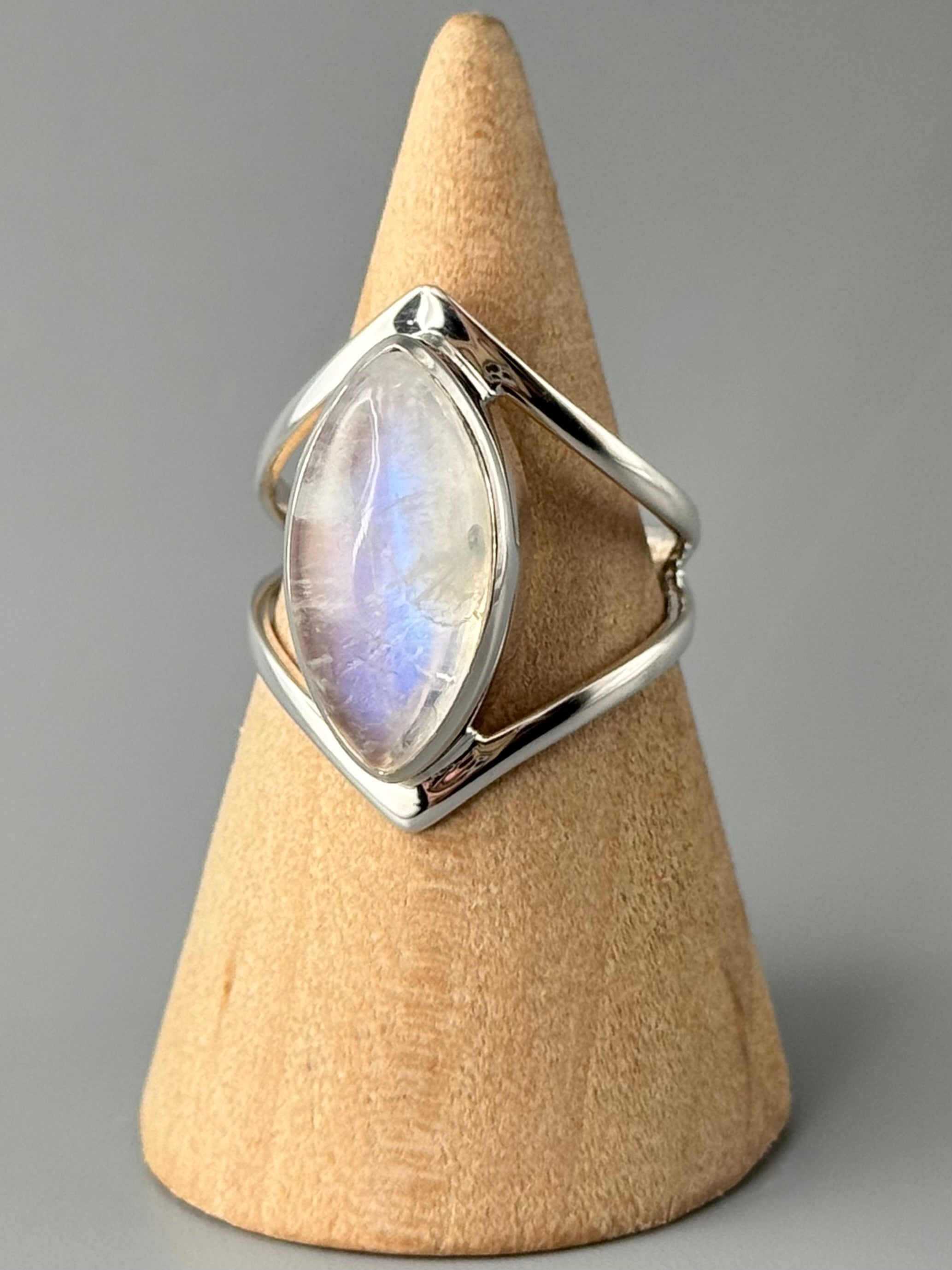 •RAINBOW MOONSTONE - DIANA• split band silver ring (size 8)