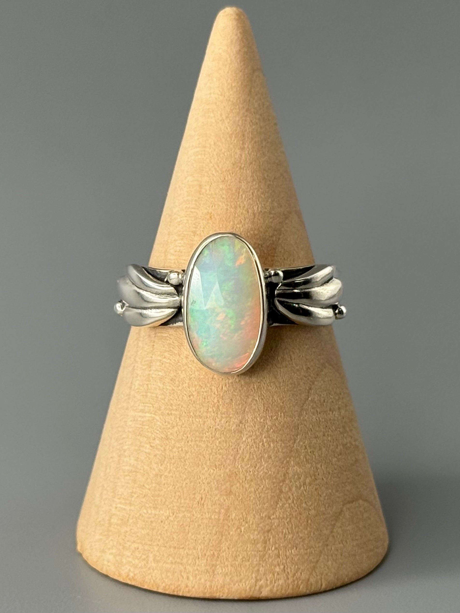 •FACETED ETHIOPIAN OPAL - ANTHER - 1• decorative band silver ring (size 8)