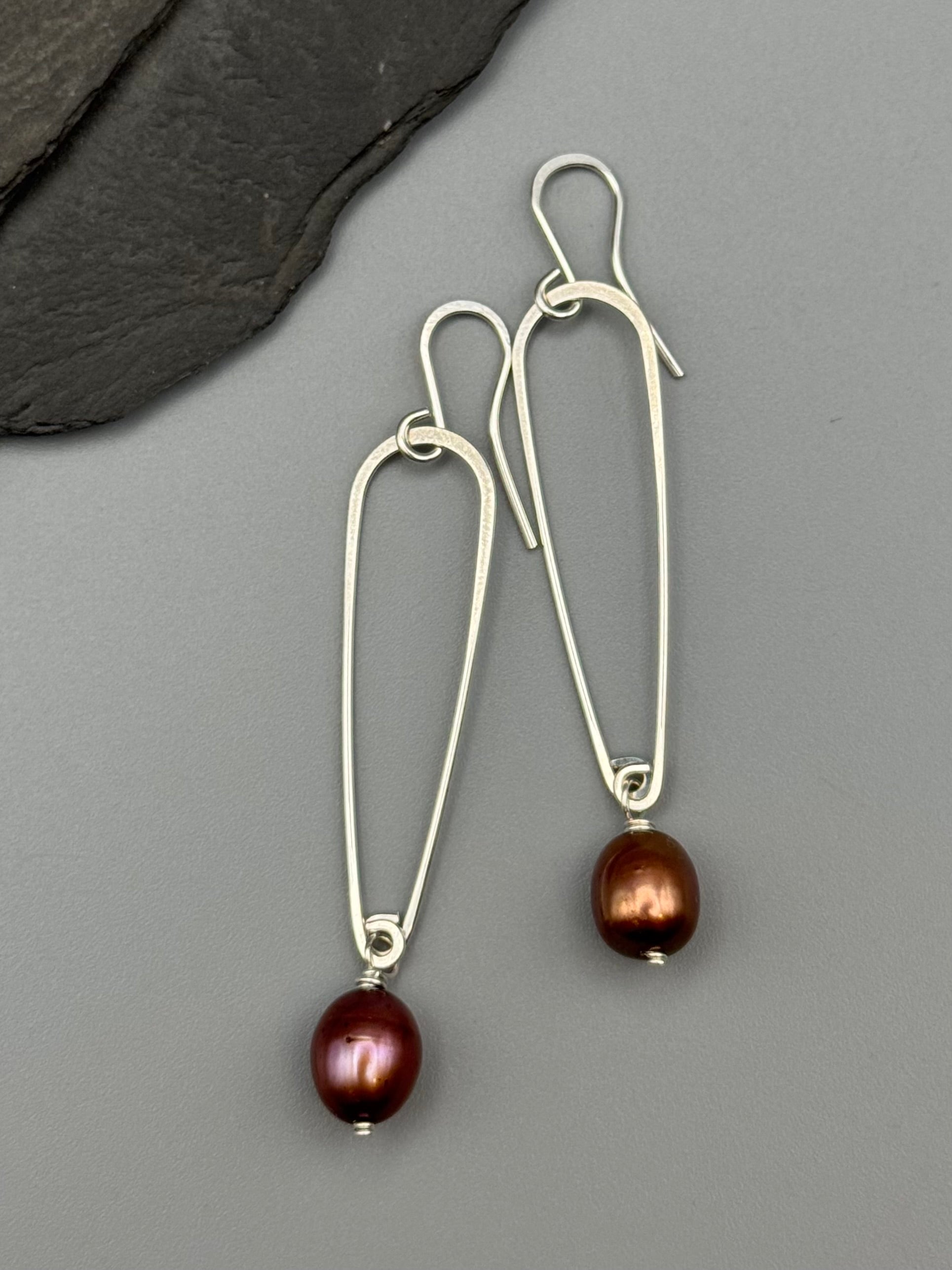 •SPEAR TEAR• champagne pearl + silver dangle earrings