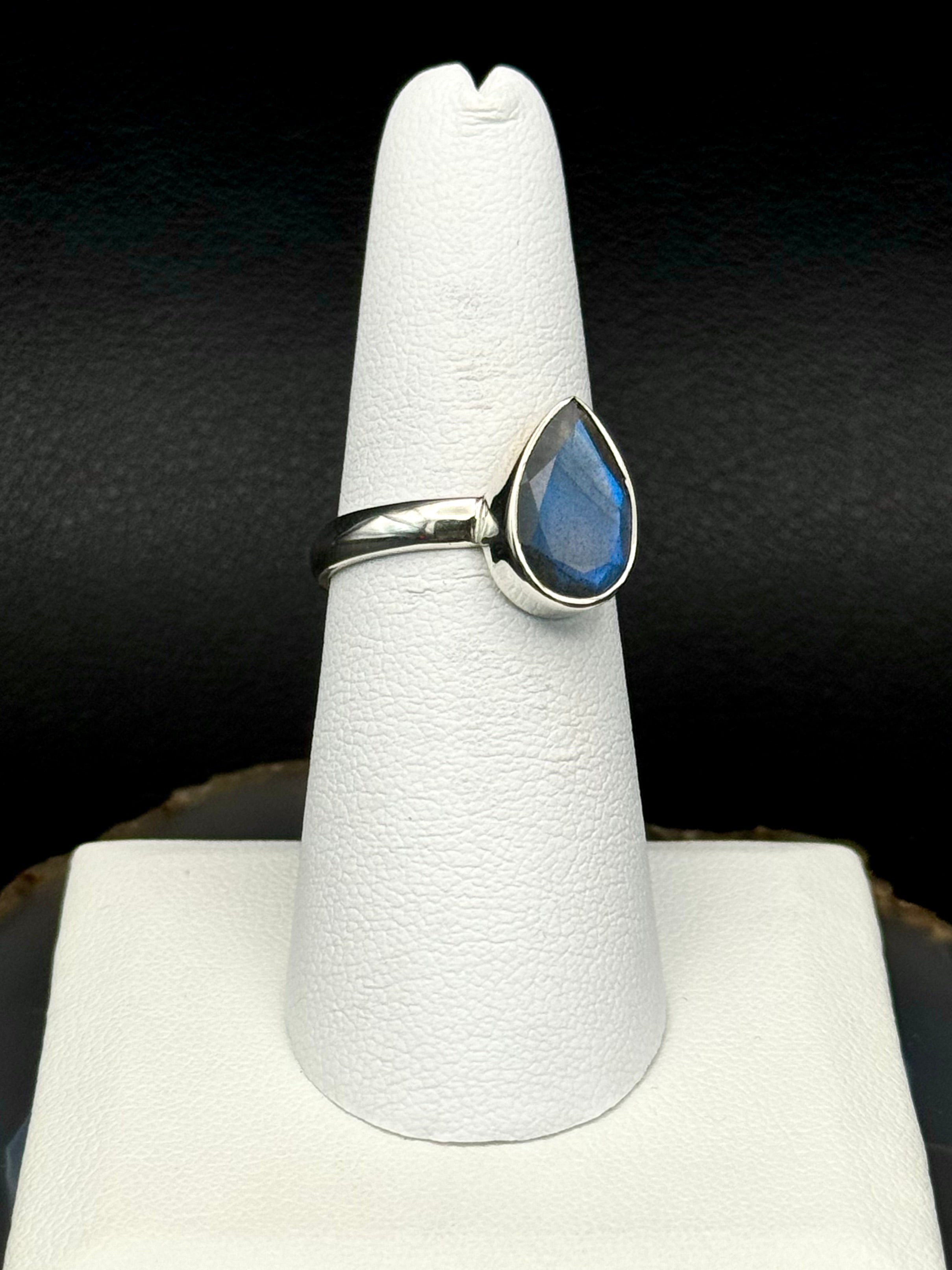 •FACETED LABRADORITE - MEDIUM TEARDROP• silver ring (size 7)