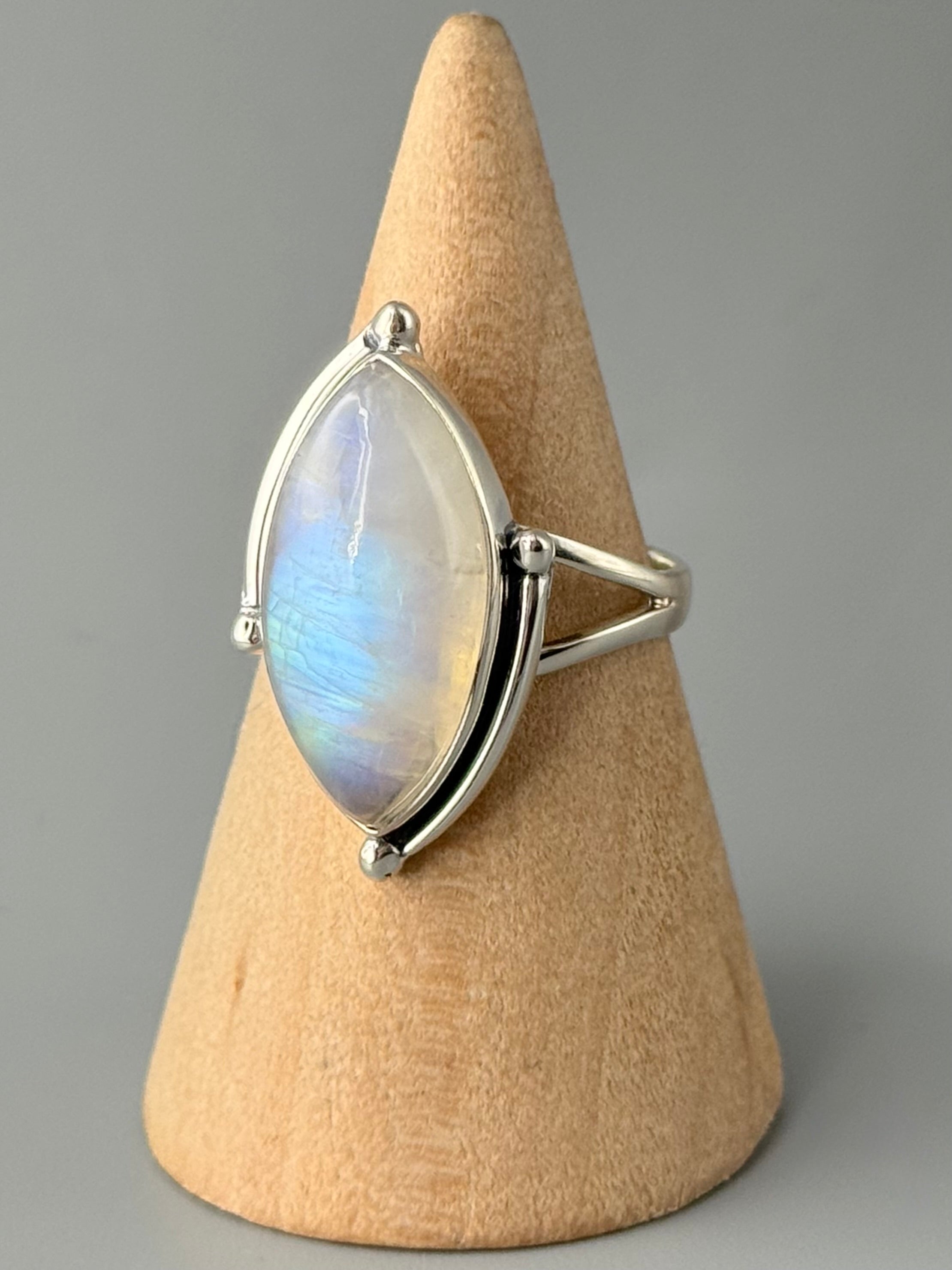 •RAINBOW MOONSTONE - BARBELLS• split band silver ring (size 8)