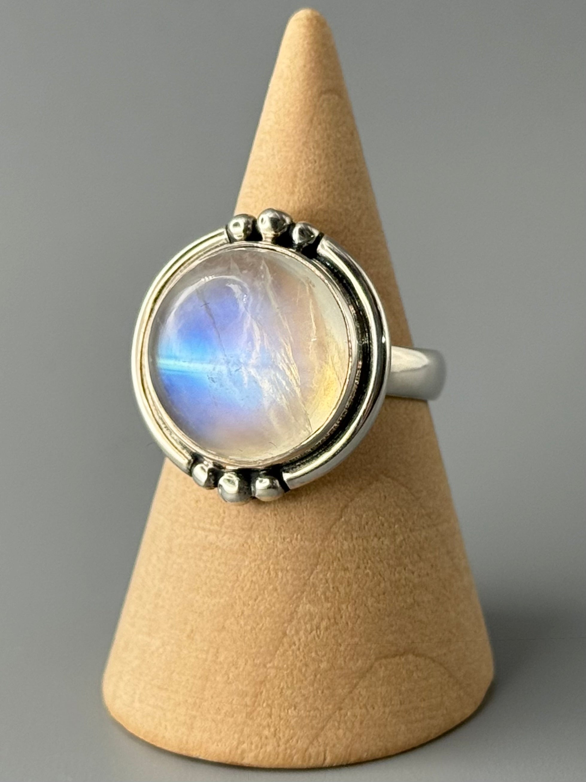 •RAINBOW MOONSTONE - LOOKING GLASS• dotted bezel silver ring (size 7.75)