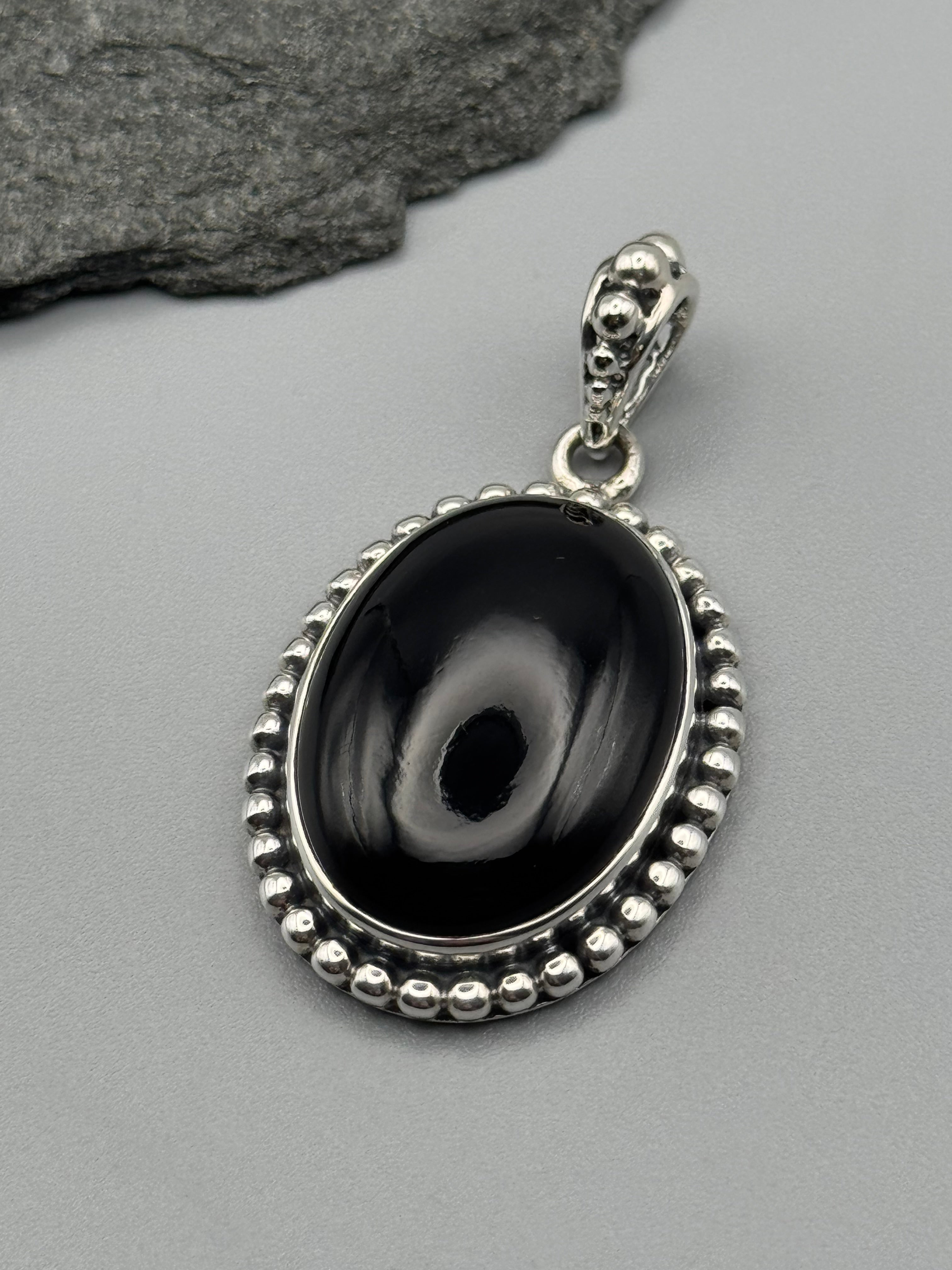•BLACK ONYX - DOTTED OVAL• sterling silver pendant