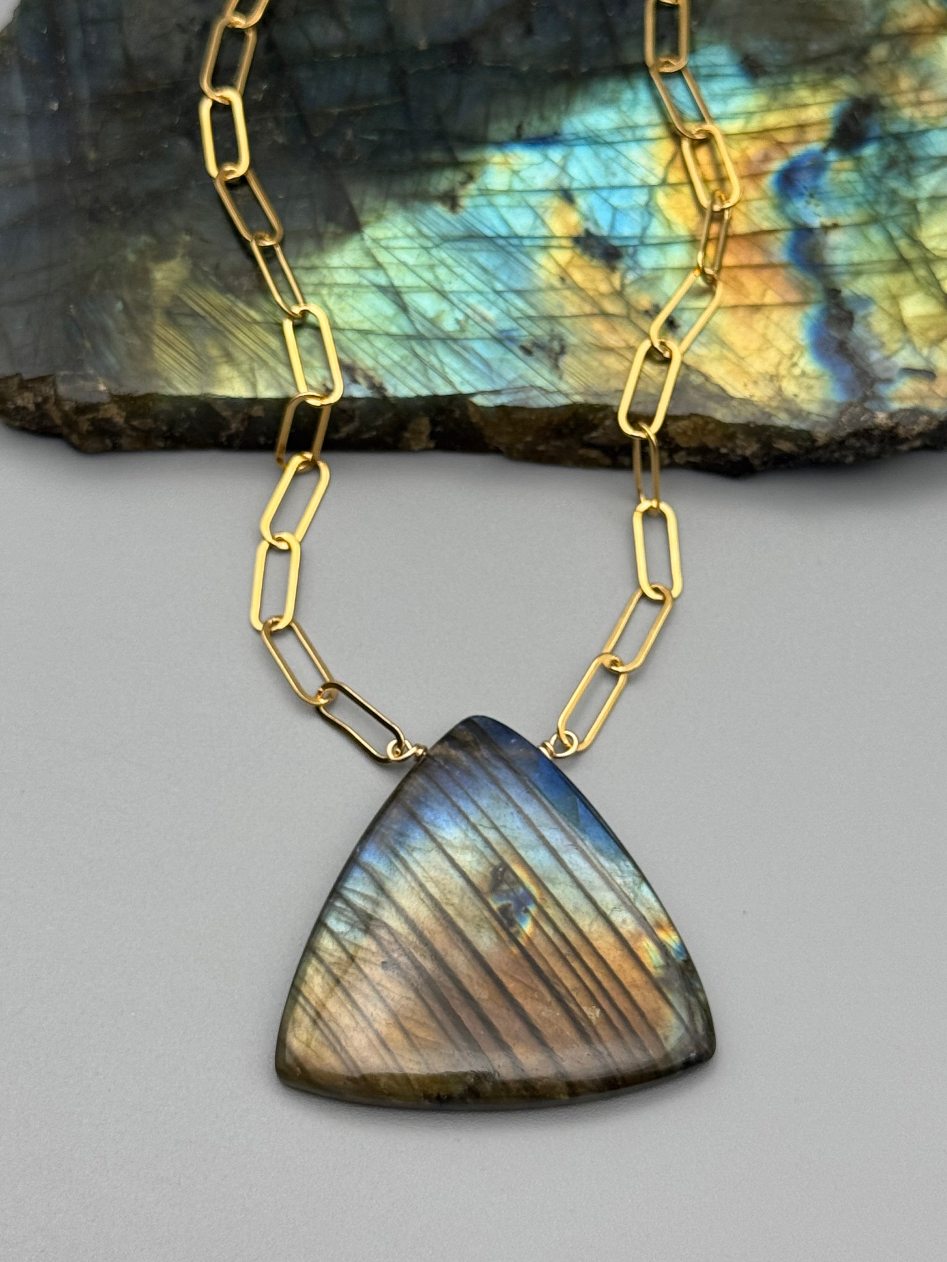 •AEON• labradorite + gold necklace (18"-20" long)