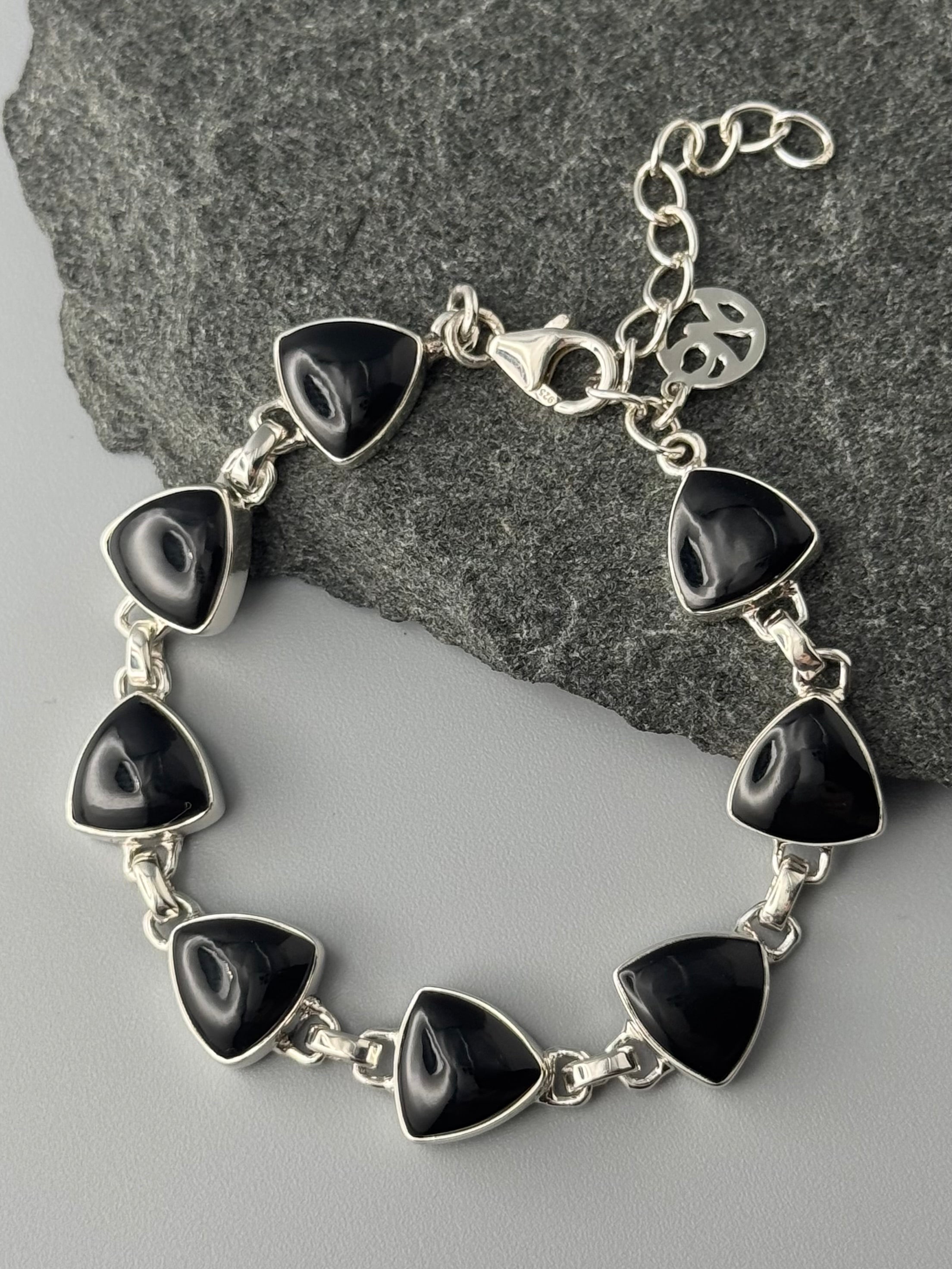 •BLACK ONYX - SOFT TRIANGLE• linked silver bracelet (6.5" - 7.75")