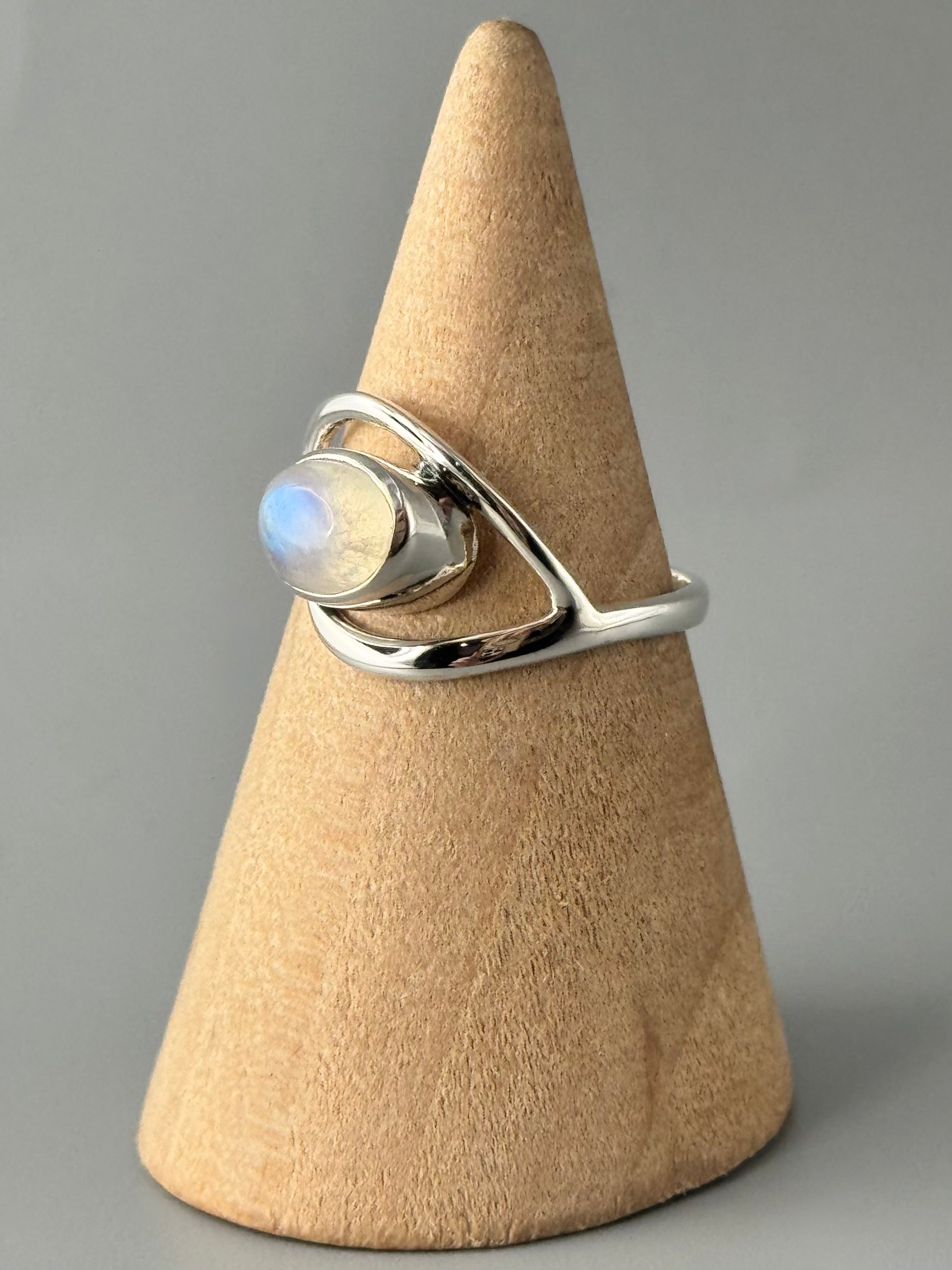 •RAINBOW MOONSTONE - PARENTHESES• sterling silver ring (size 7)