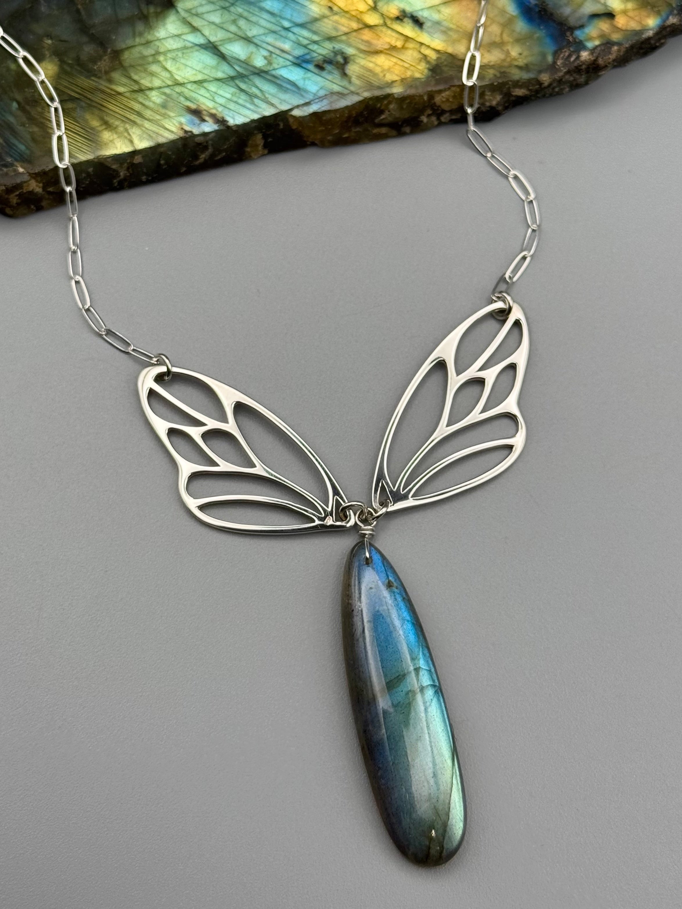 •METAMORPH• labradorite elongated tear + silver necklace (18"-20" long)