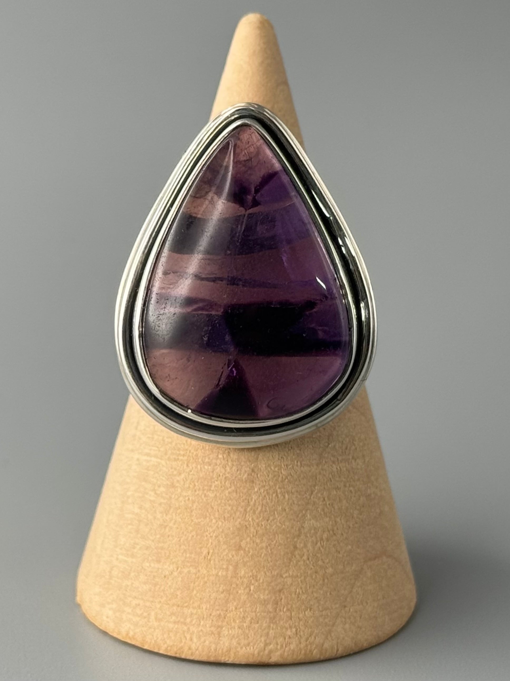 •TRAPICHE AMETHYST - TEAR• split band silver ring (size 6)