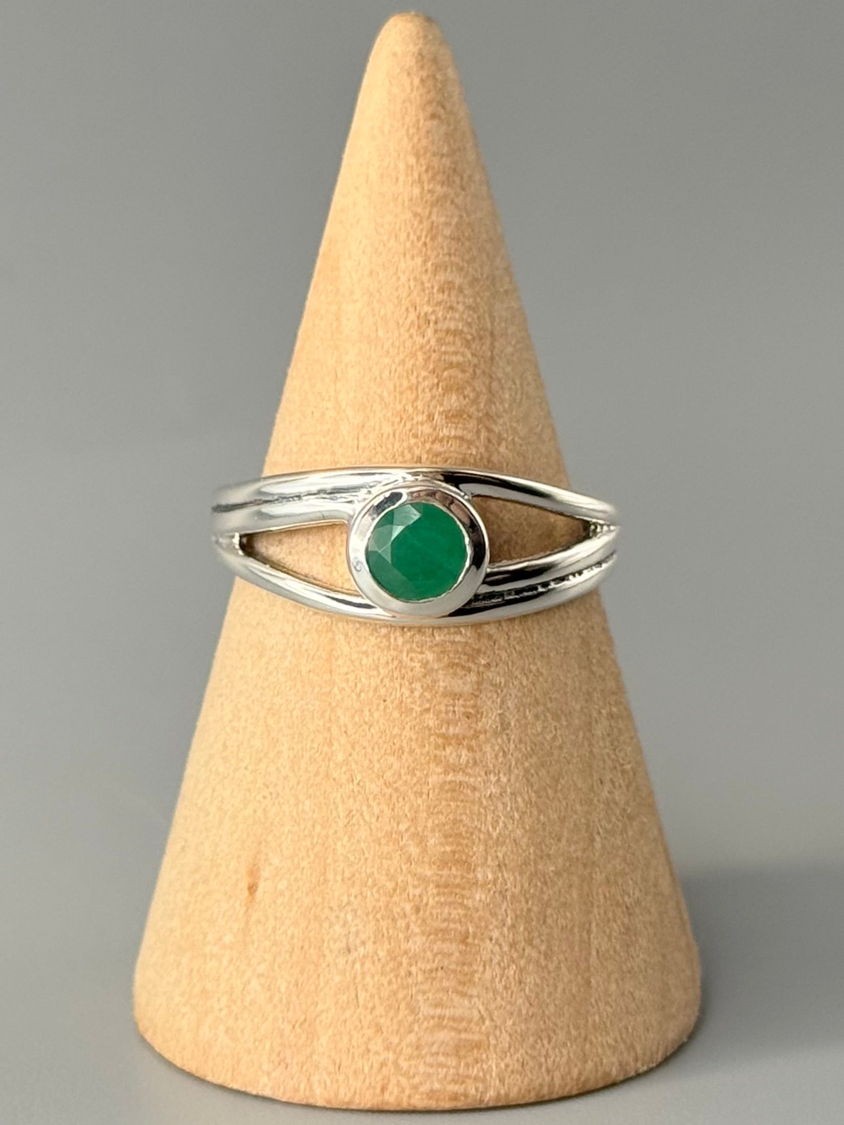 •EMERALD - ROUND• split band silver ring (various sizes)