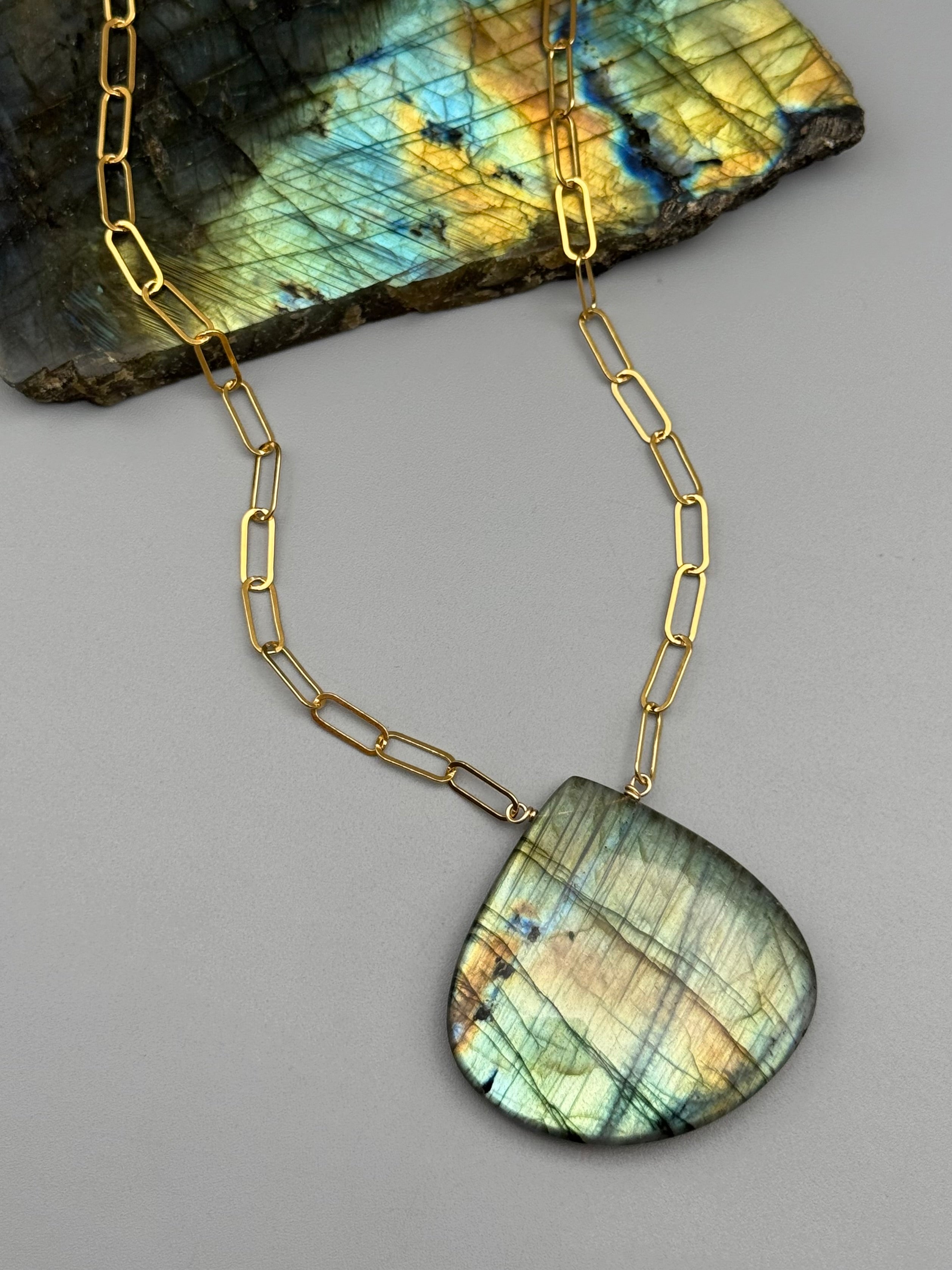 •AEON• labradorite + gold necklace (16"-18" long)