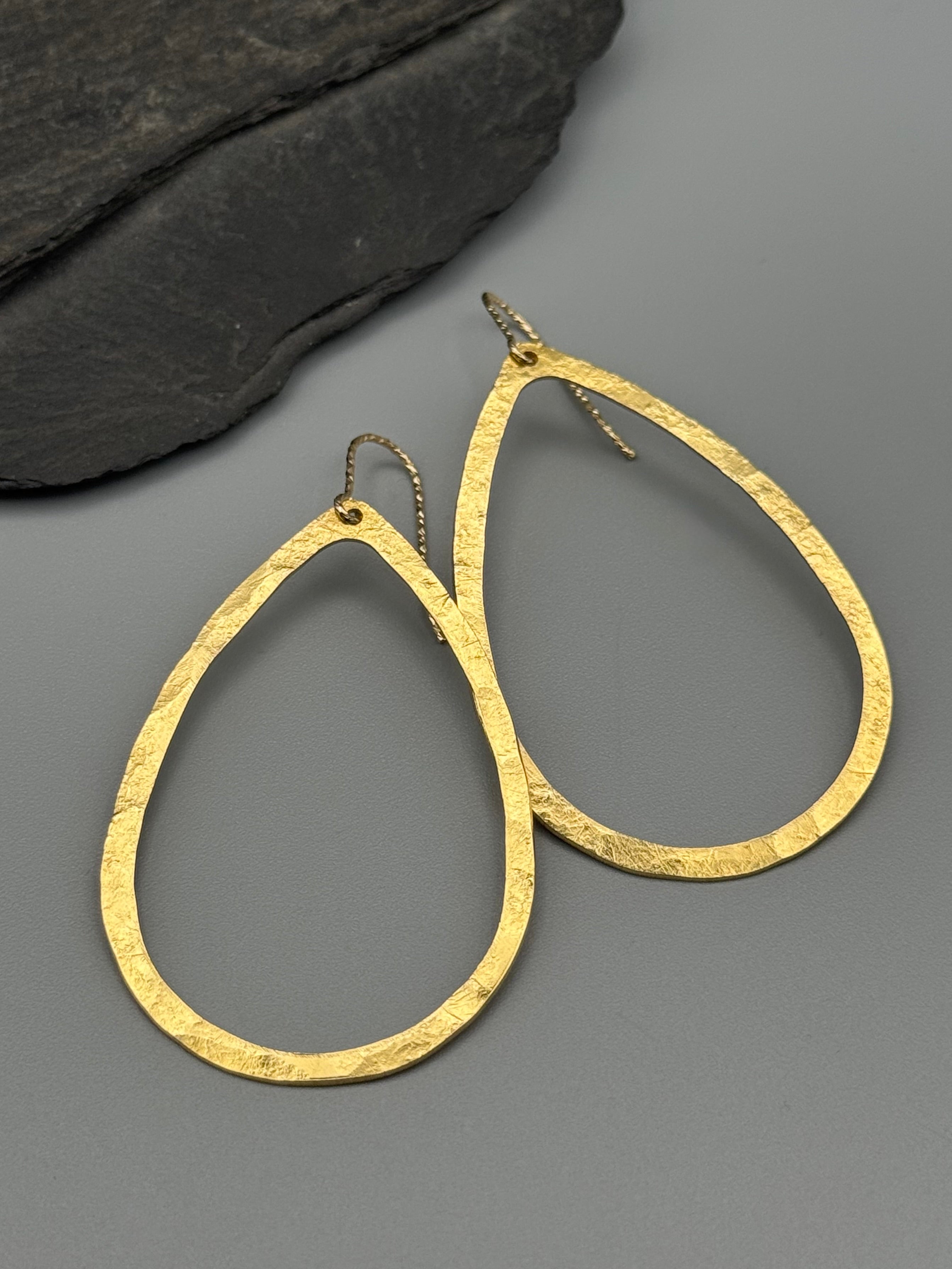 •DRIP DROP• gold dangle earrings