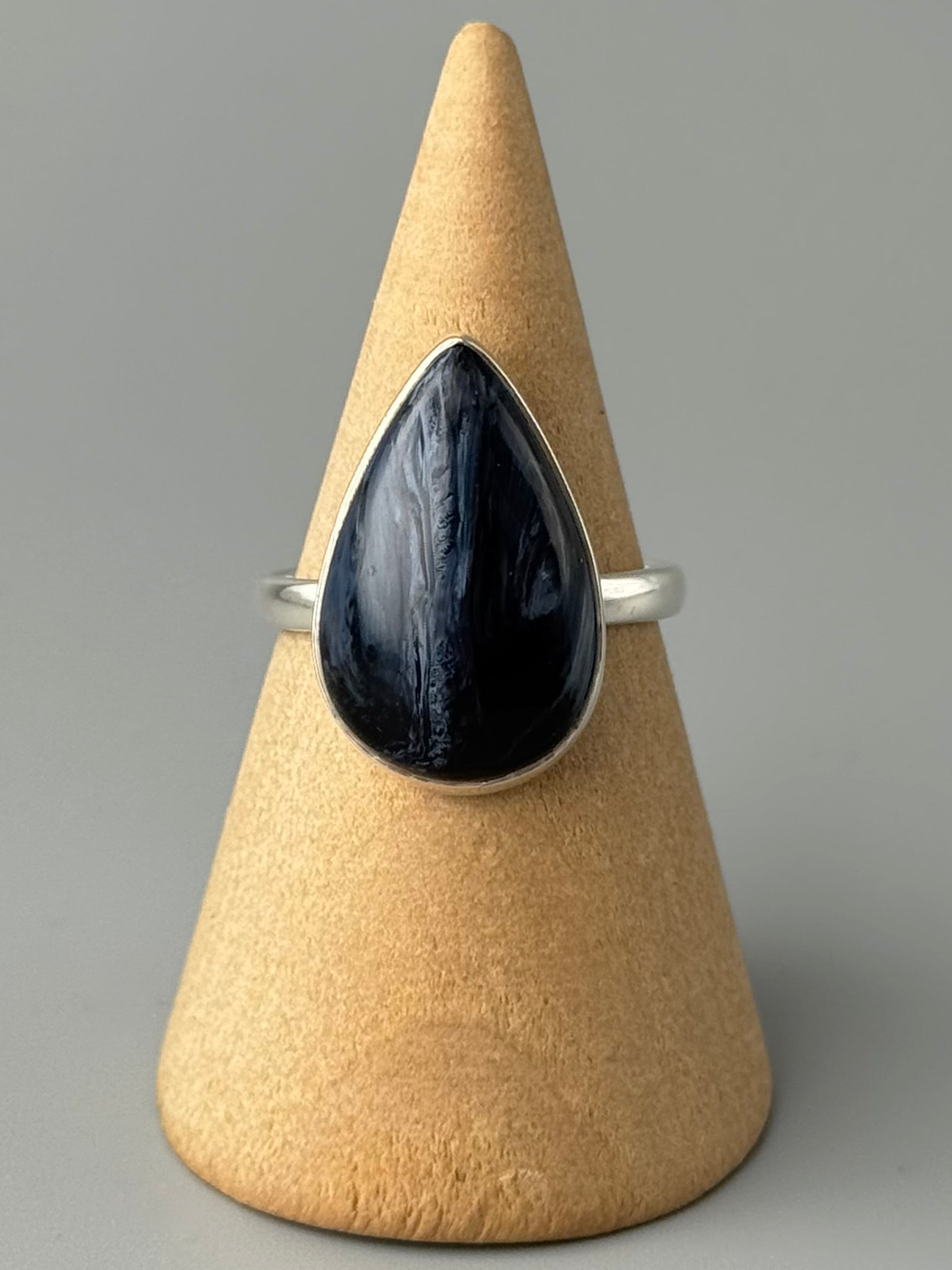 •PIETERSITE - TEAR - 2• simple band silver ring (size 8)