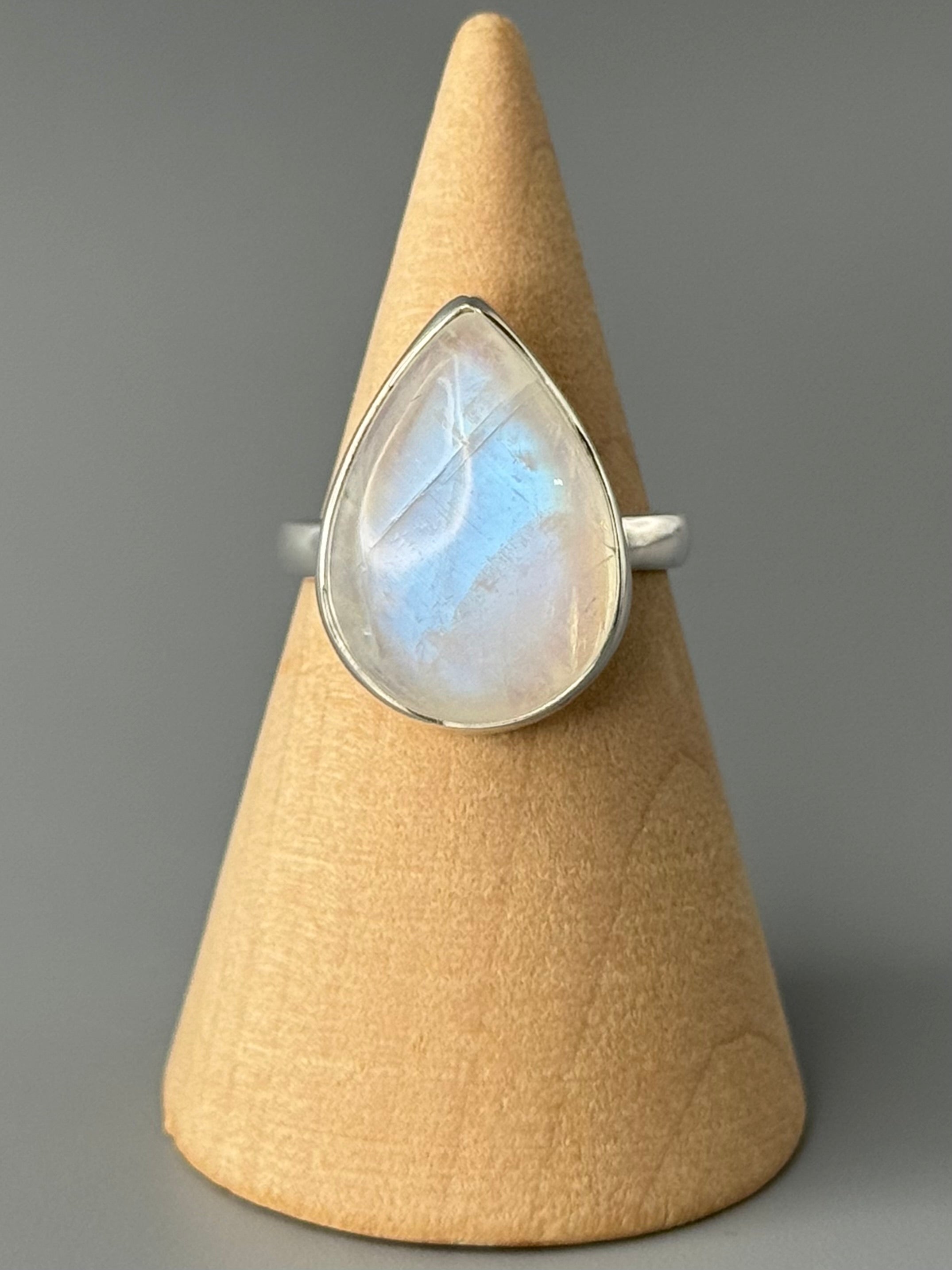 •RAINBOW MOONSTONE - TEAR• simple bezel silver ring (various sizes)