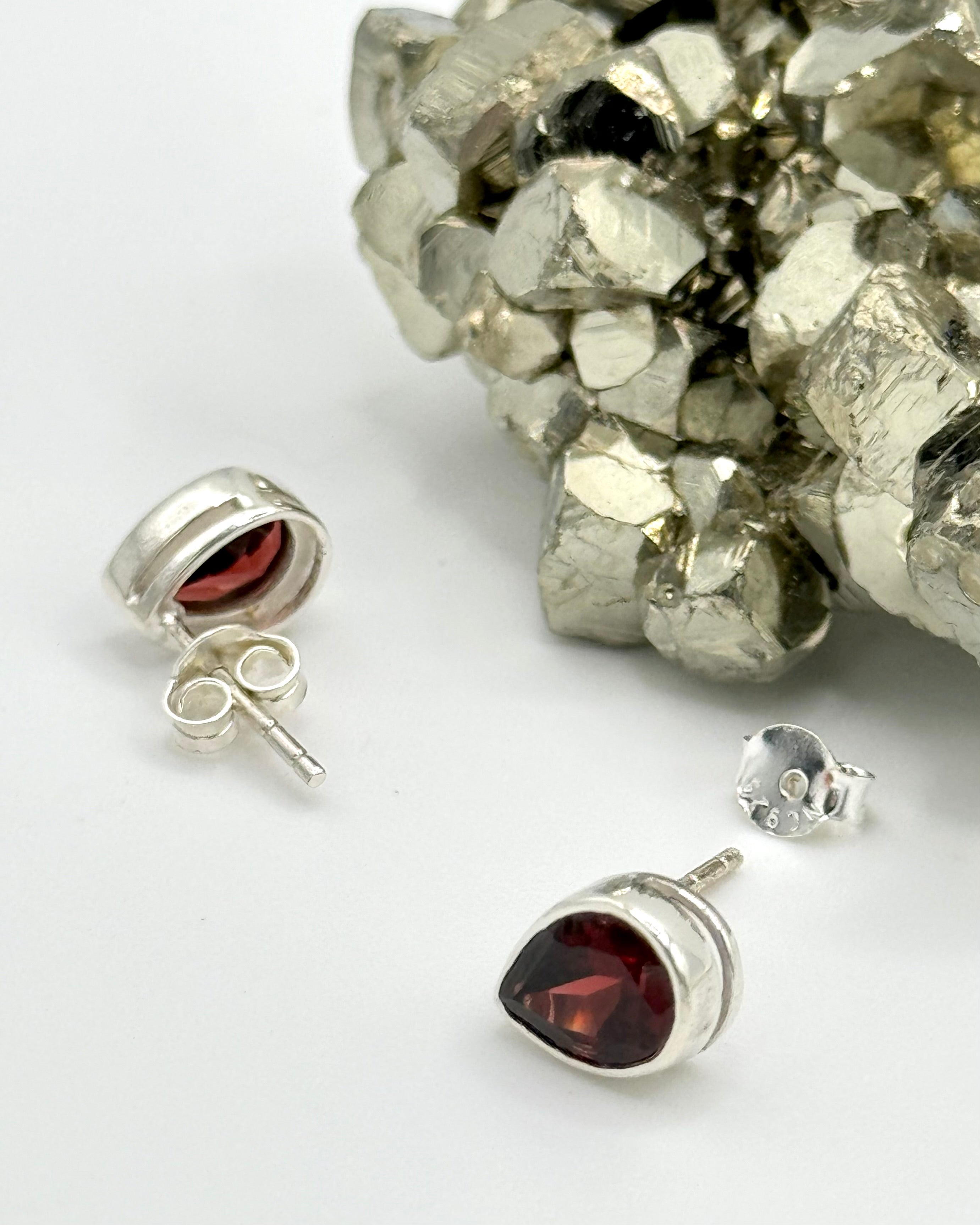 •FACETED GARNET - LIL' TEARDROP• silver bezel set stud earrings