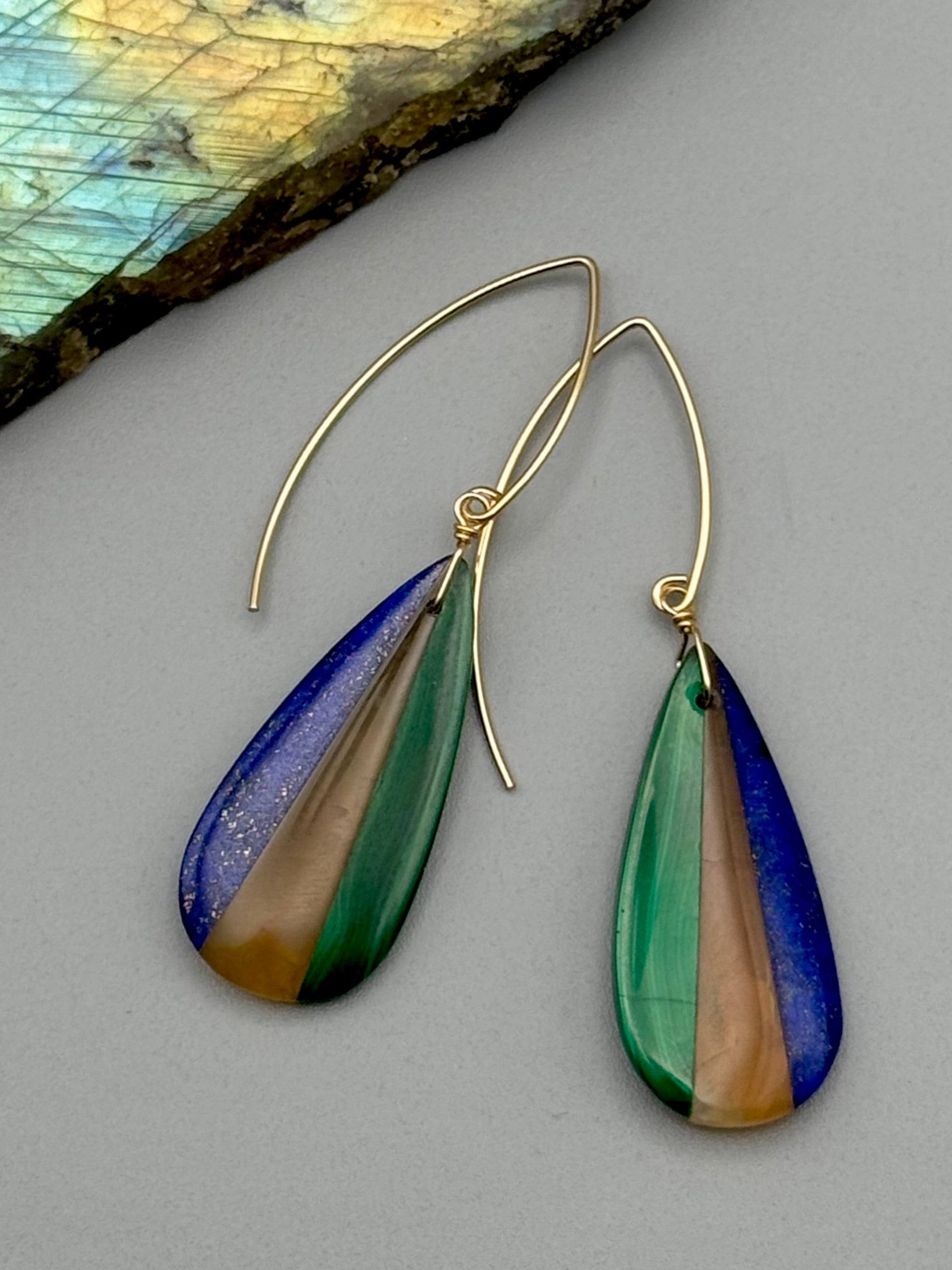 •STRAY• intarsia teardrop + gold earrings