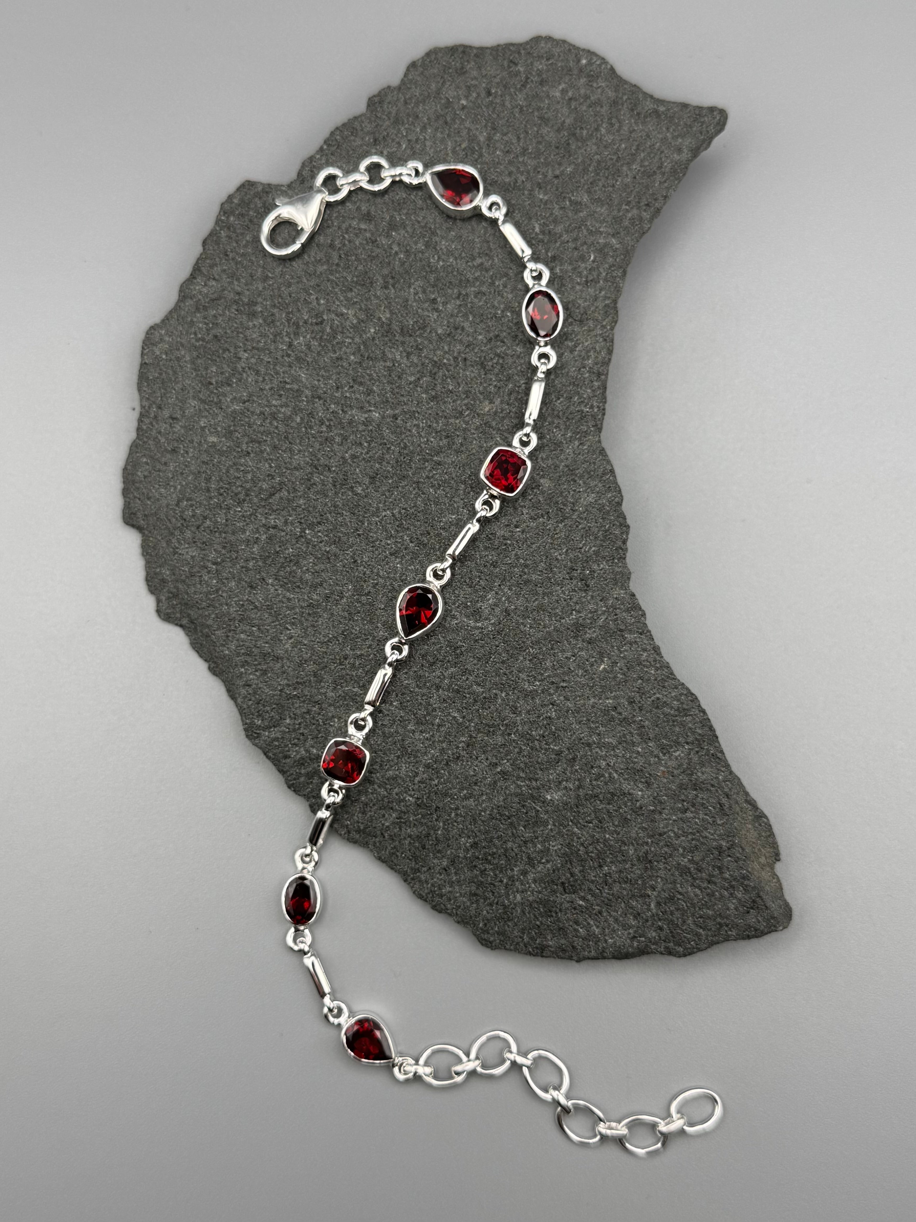 •LIL' GARNET - GEO MIX• linked silver bracelet (7.25" - 9")