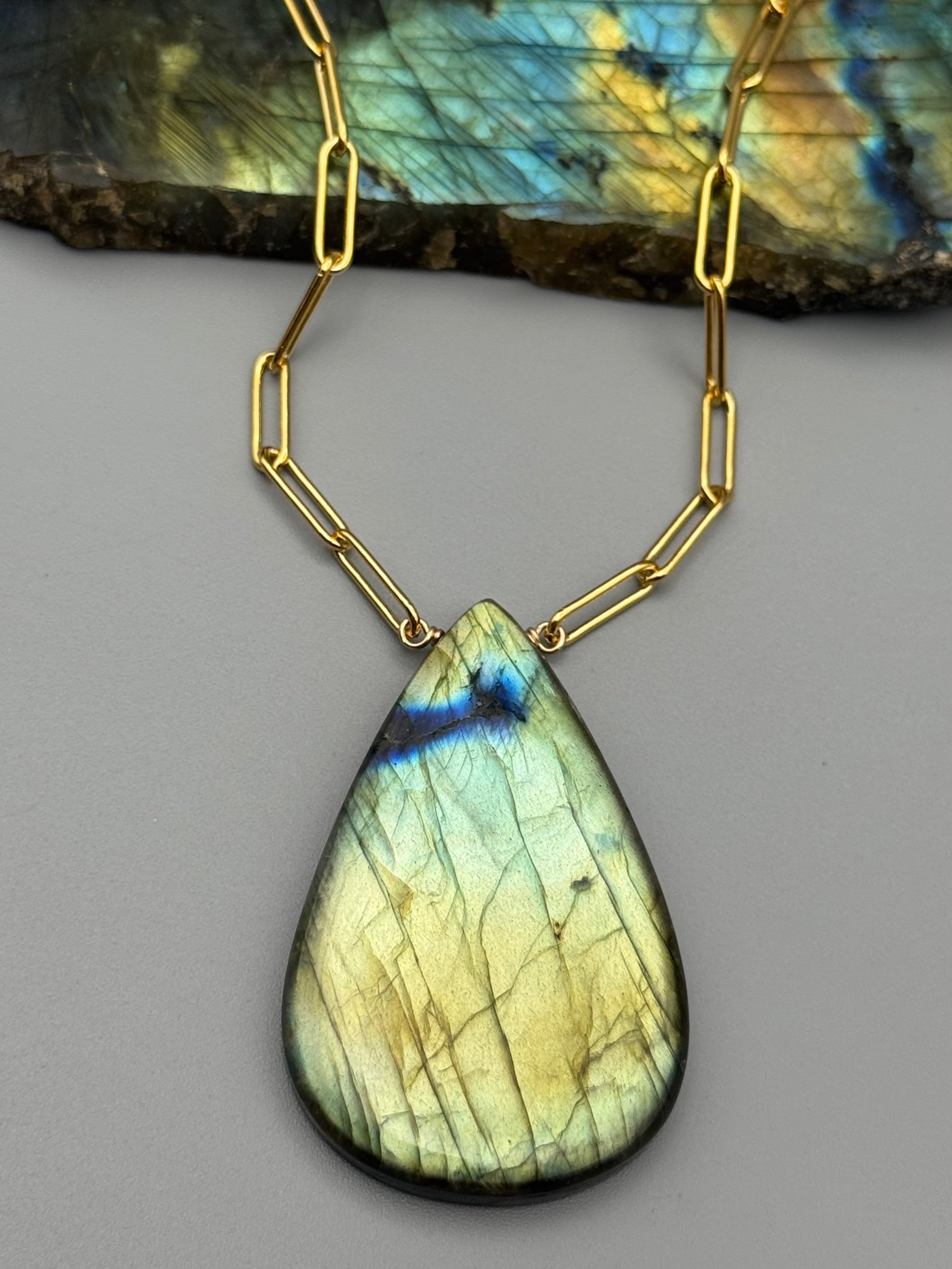 •AEON• labradorite + gold necklace (18"-20" long)
