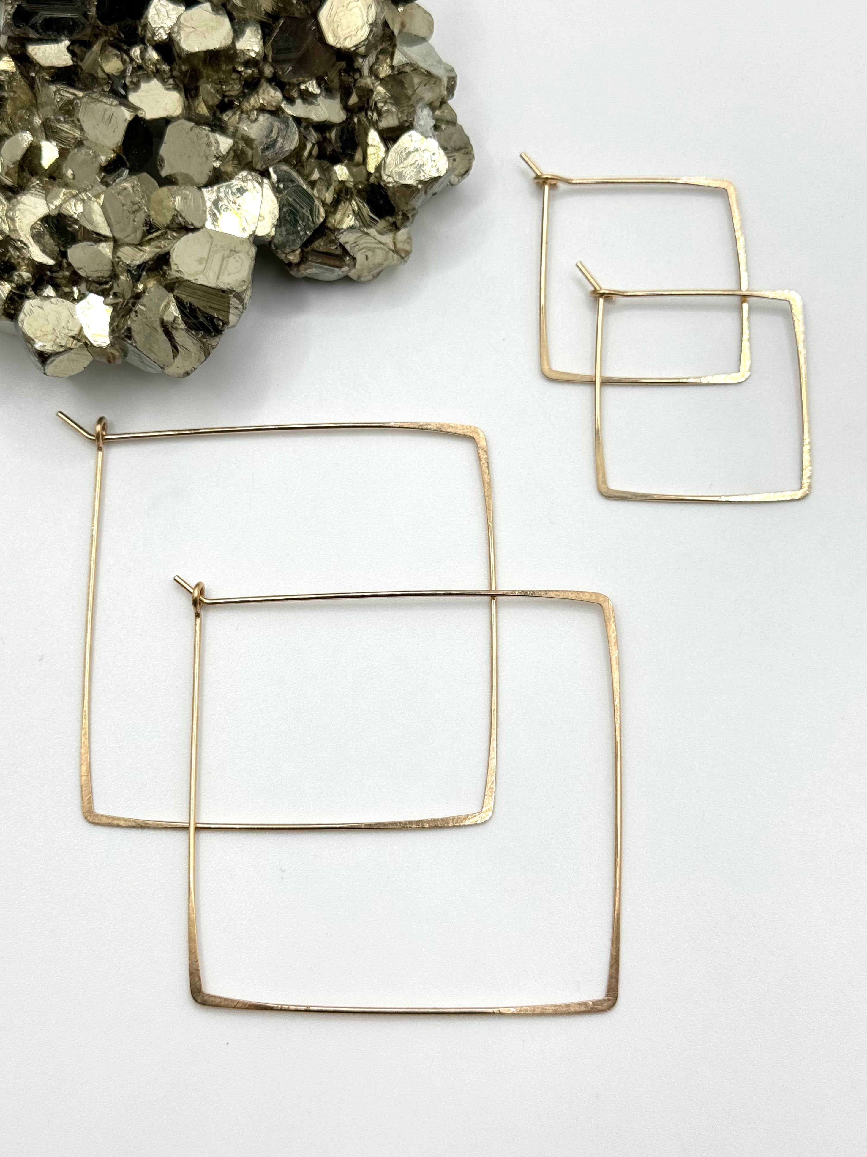 •SQUARE HOOP• gold earrings