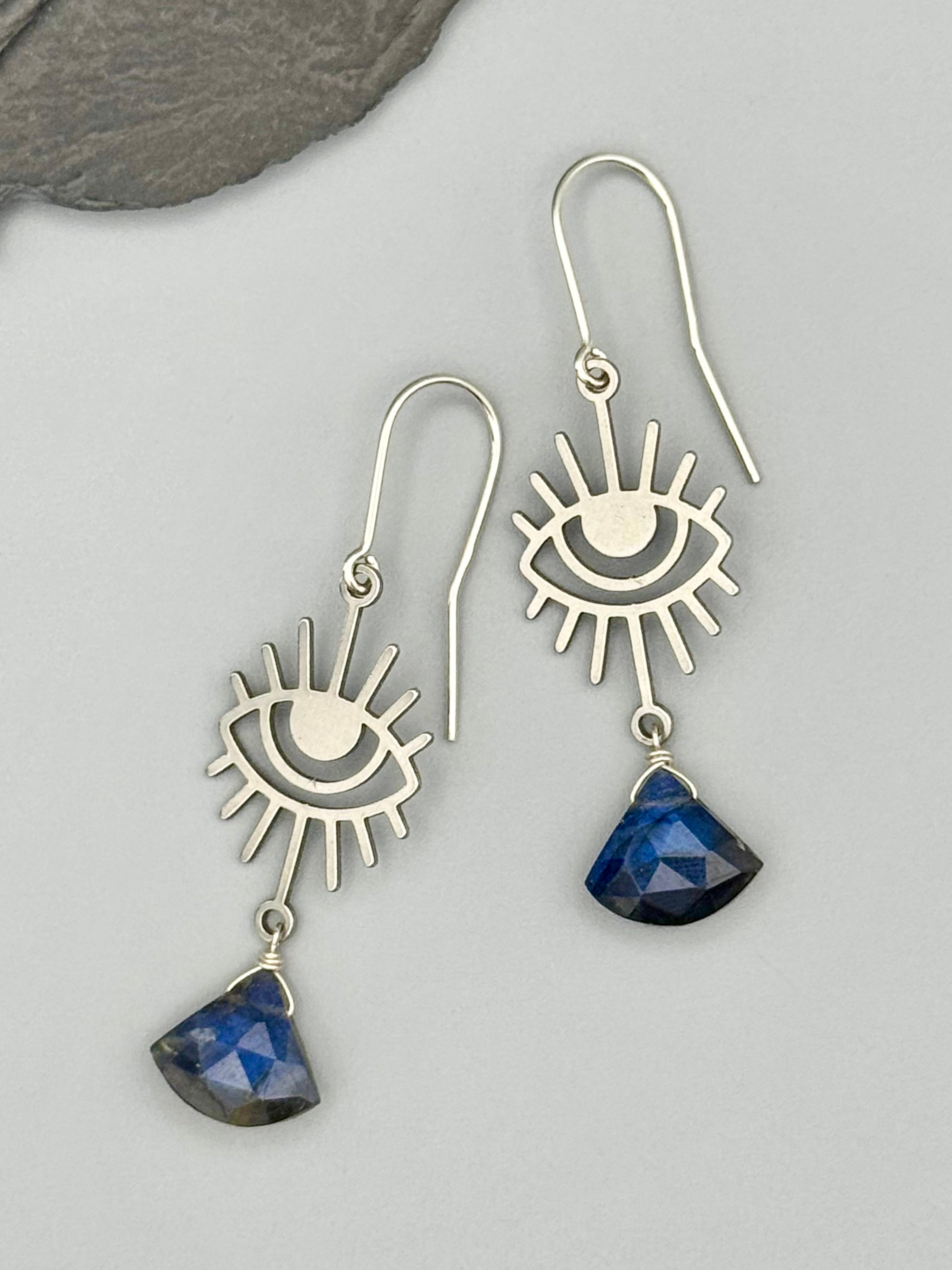 •EYE ON YOU• labradorite + silver earrings