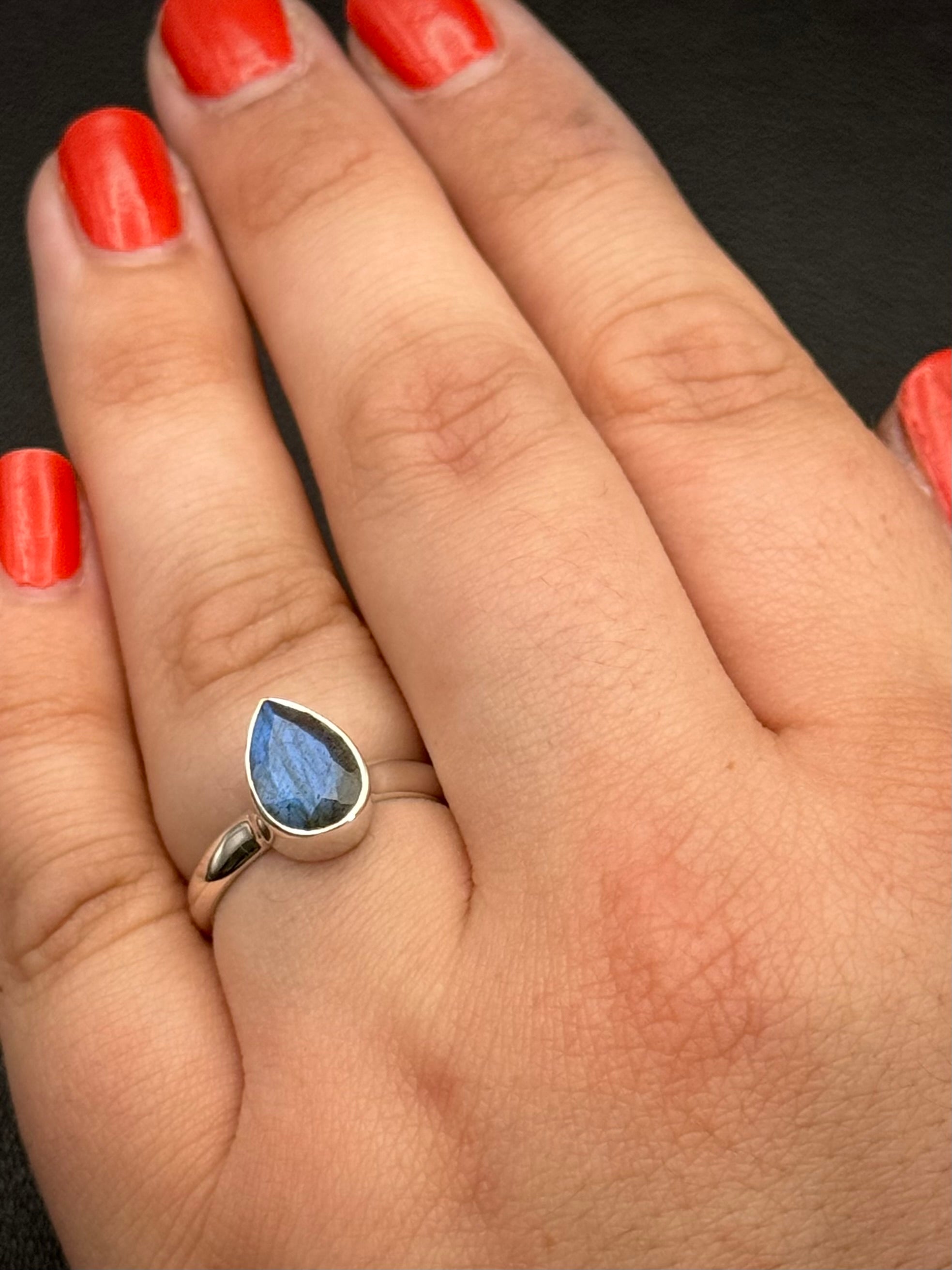 •FACETED LABRADORITE - LIL' TEARDROP• silver ring (size 7)