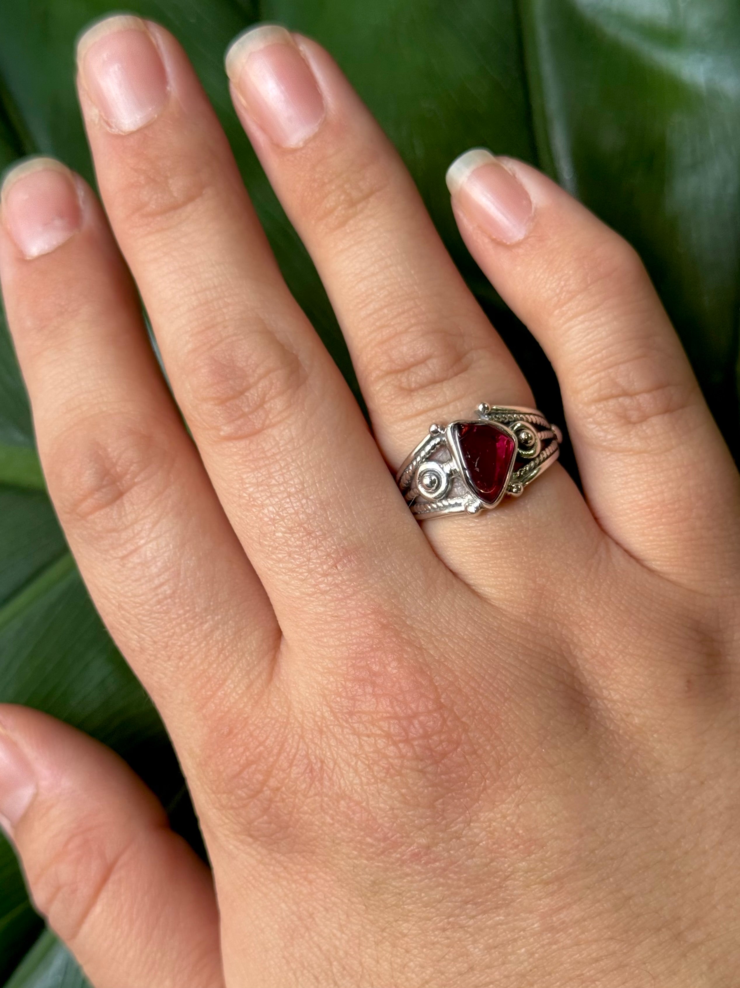 •GARNET - IMPERIAL 1• decorative band silver ring (size 7)