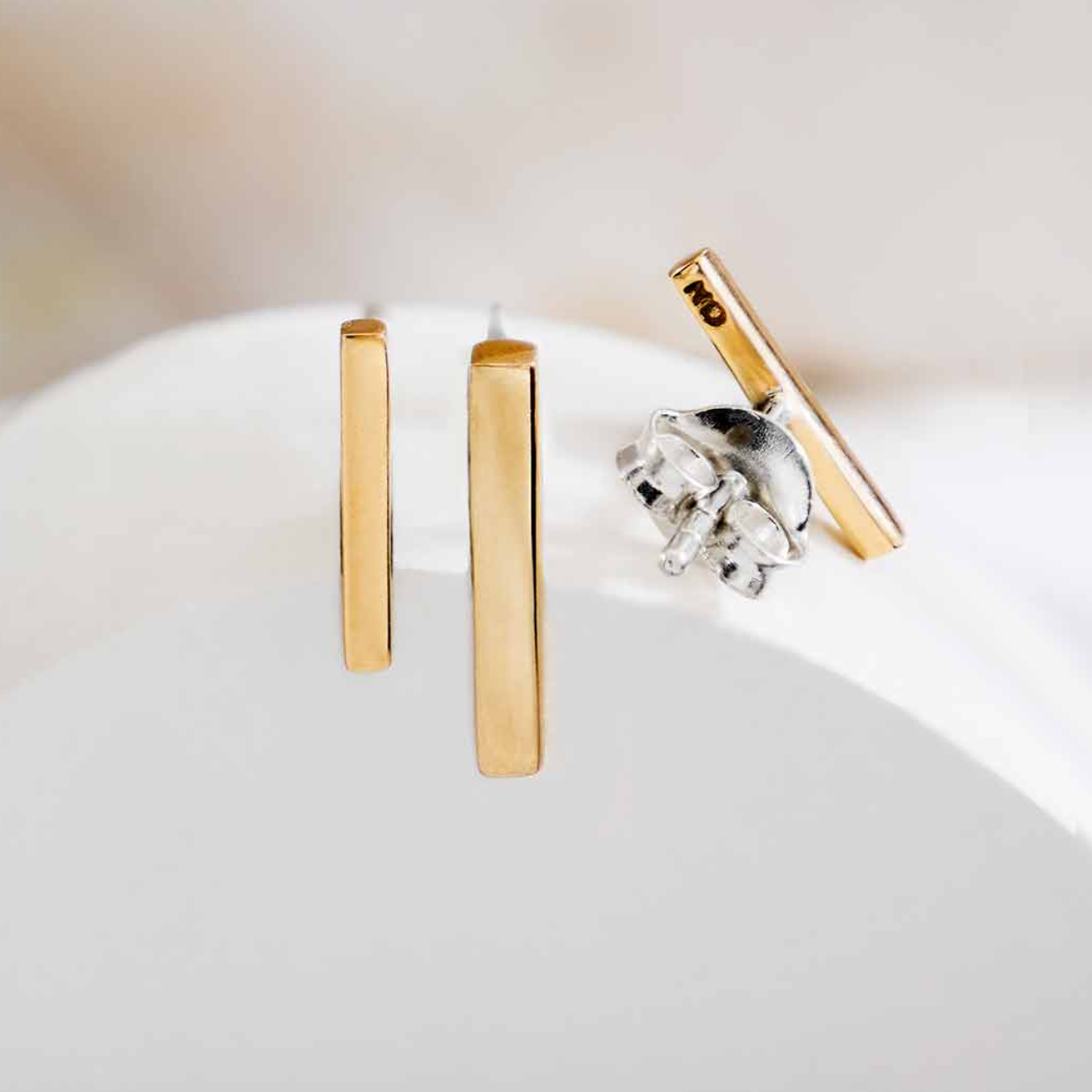 •LIL' BAR POST• bronze stud earrings