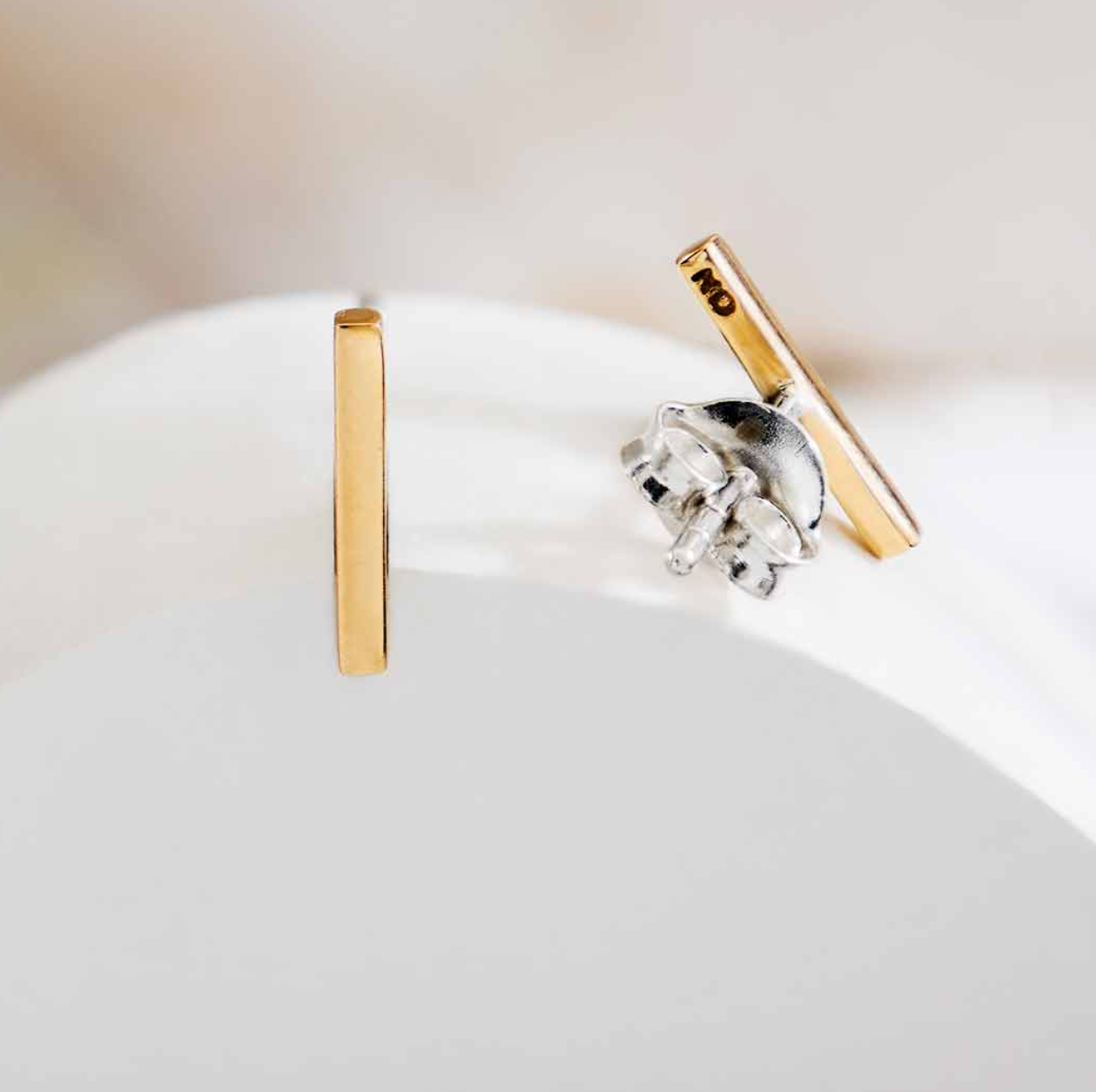 •LIL' BAR POST• bronze stud earrings