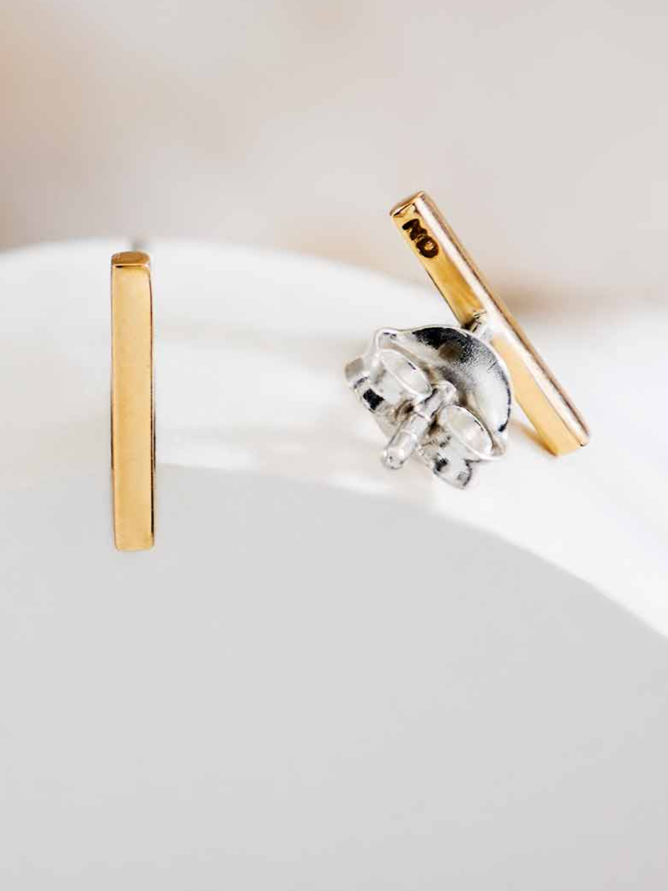 •LIL' BAR POST• bronze stud earrings