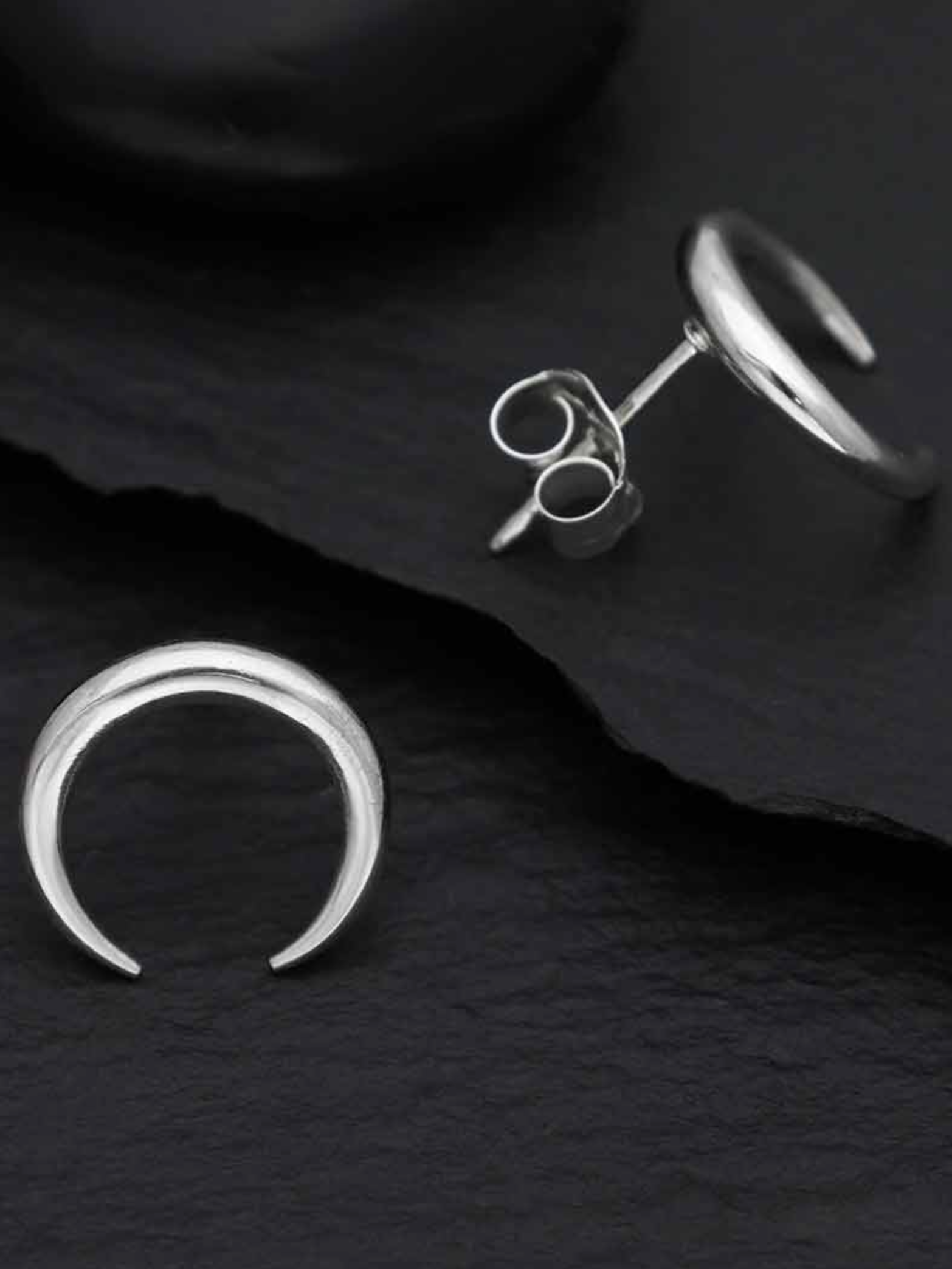 •LITTLE MOON SLIVER• silver stud earrings