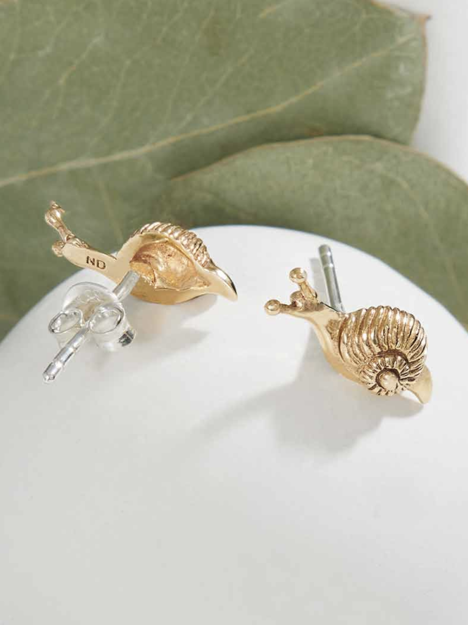 •TINY SNAIL• bronze stud earrings